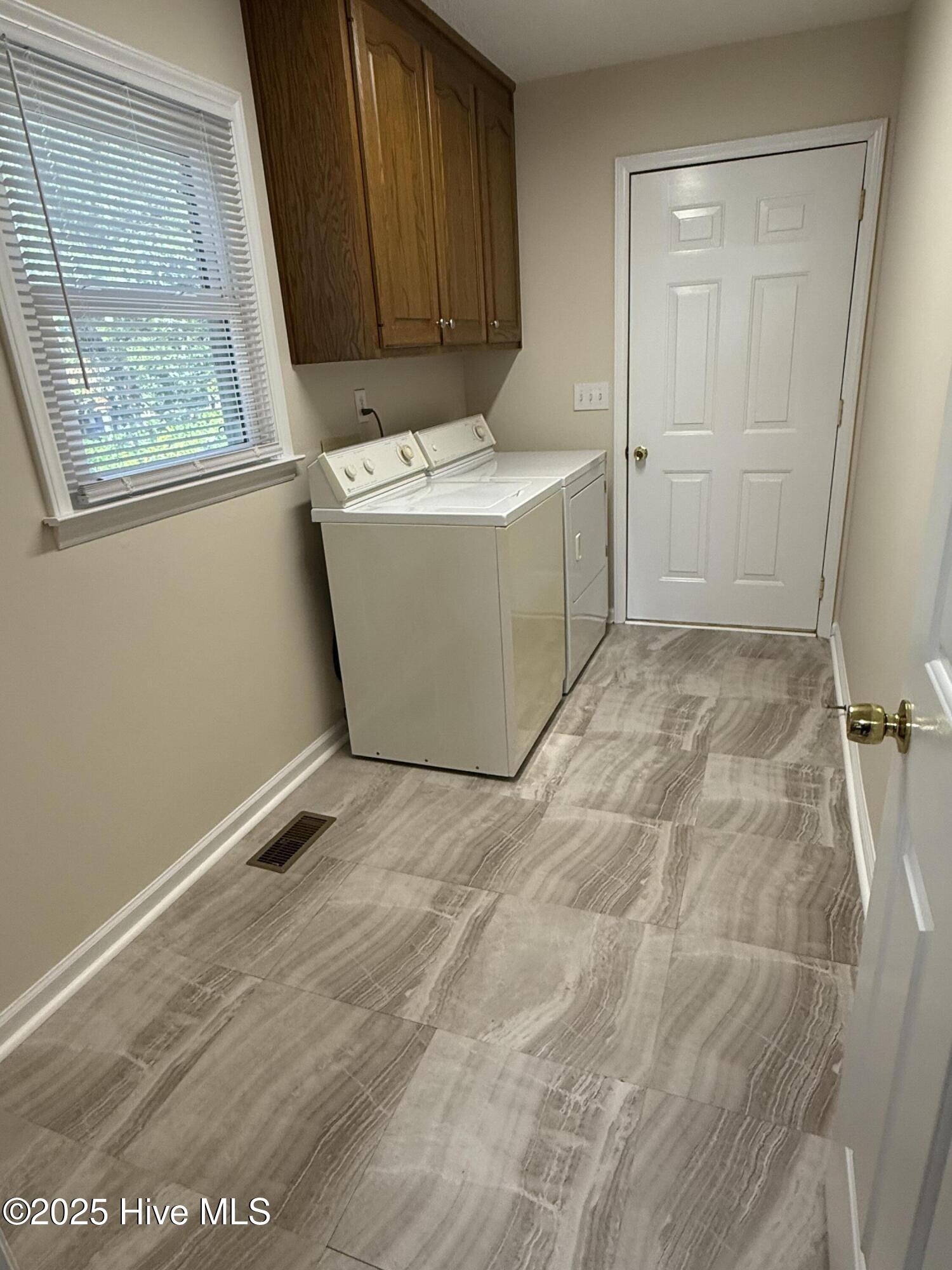 2106 E Oak Island Drive Property Photo 19