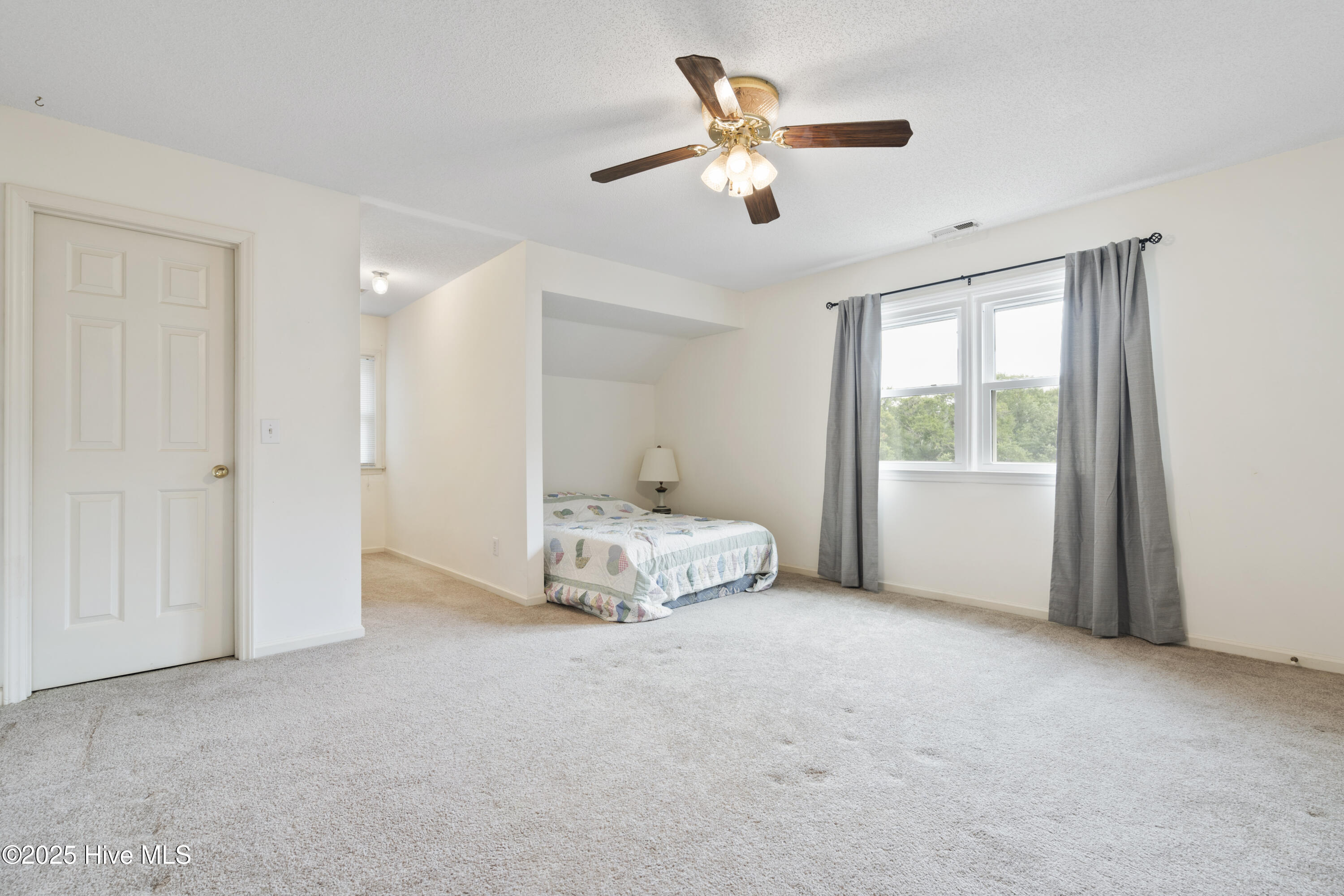 2106 E Oak Island Drive Property Photo 24