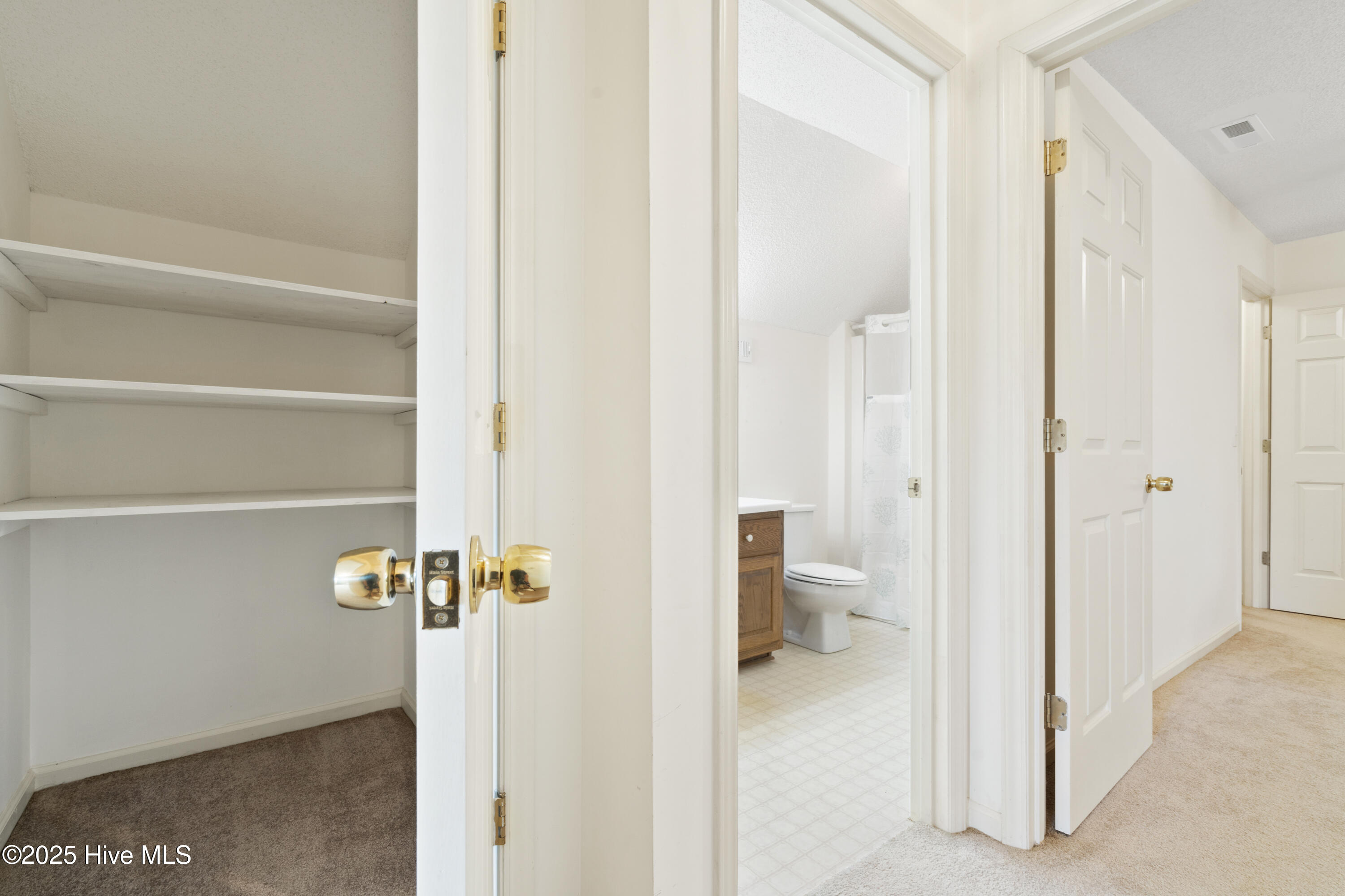 2106 E Oak Island Drive Property Photo 27