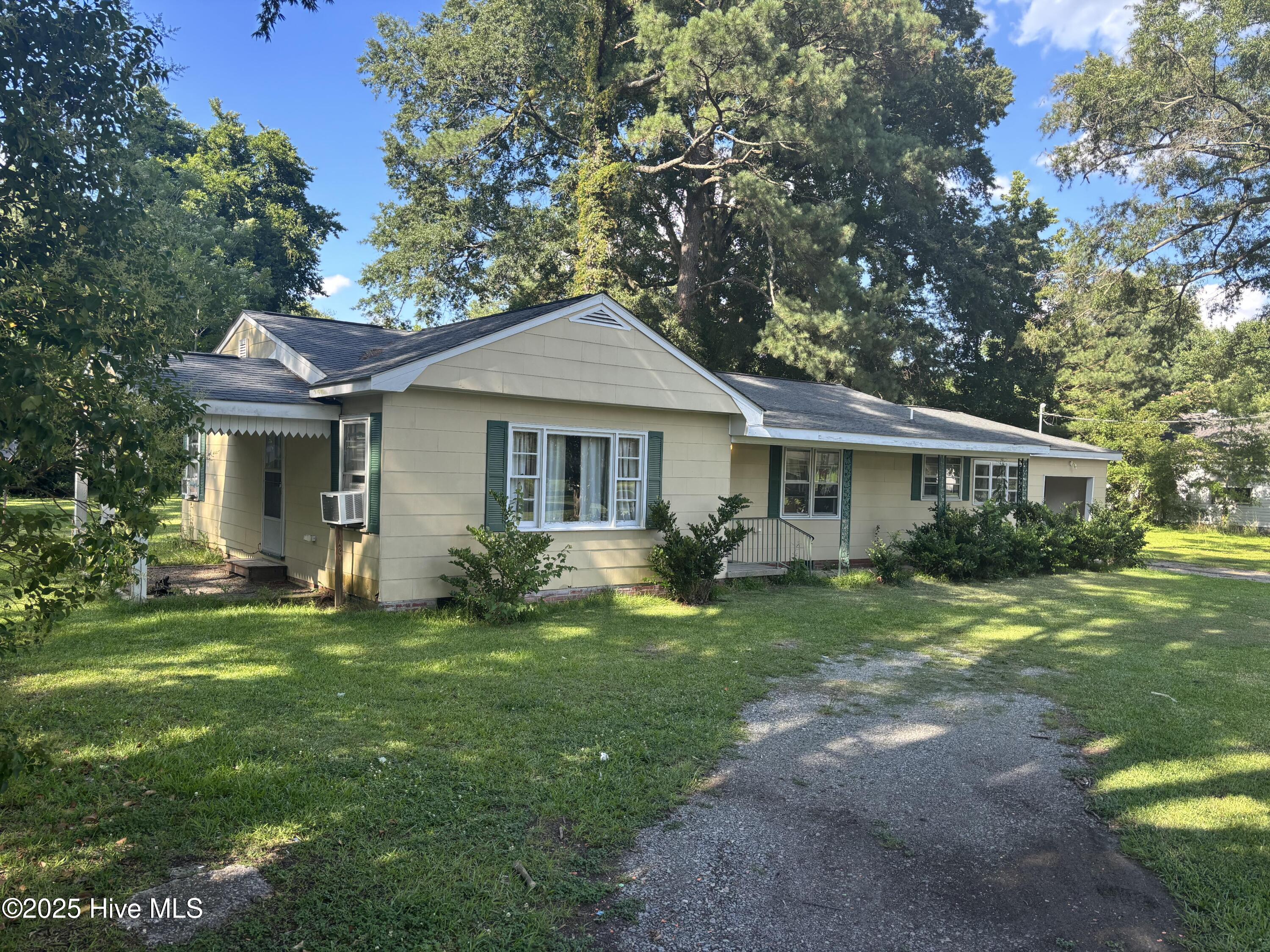 207 West Avenue Property Photo 1