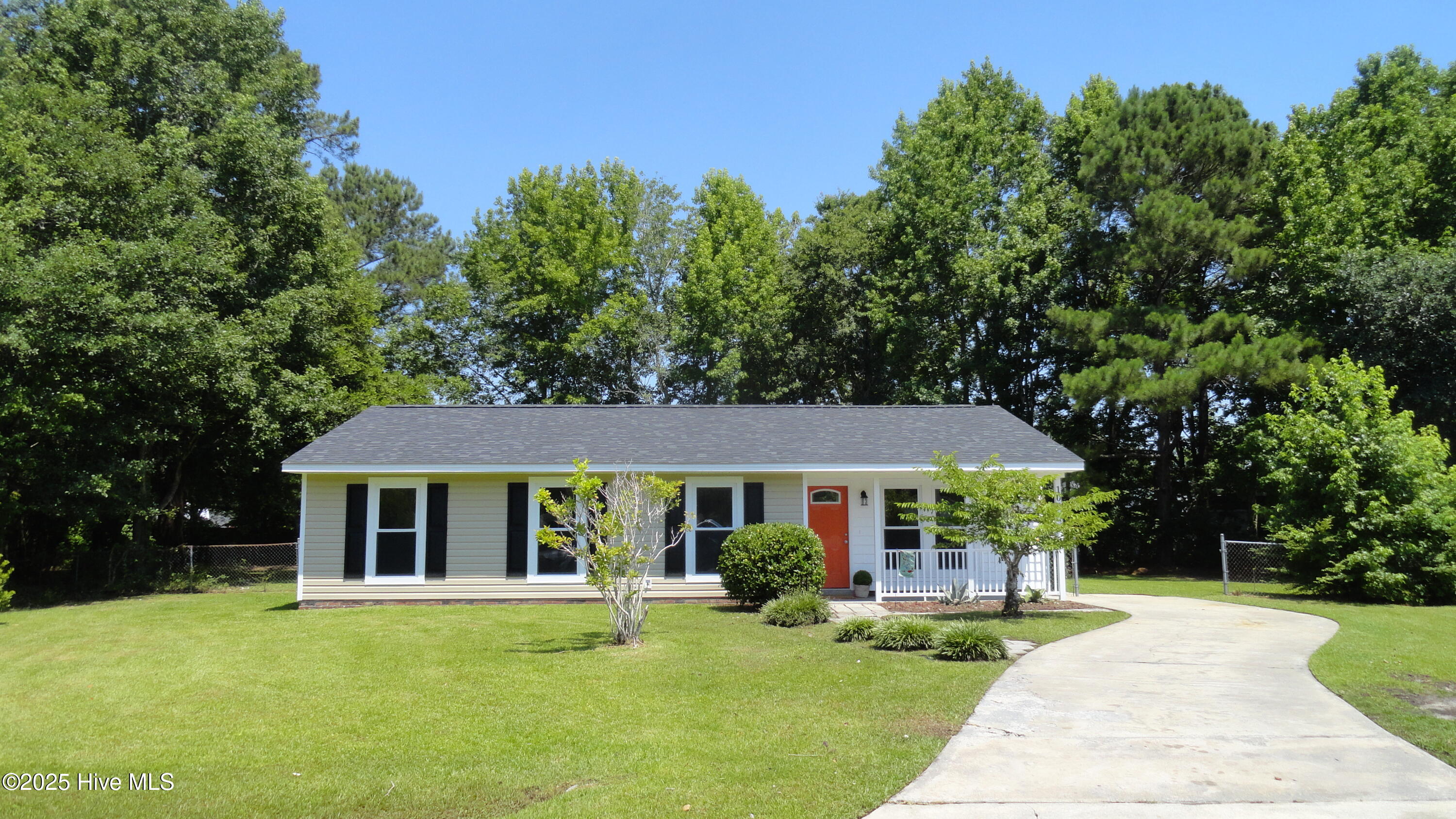 109 Lewis Court Property Photo 1