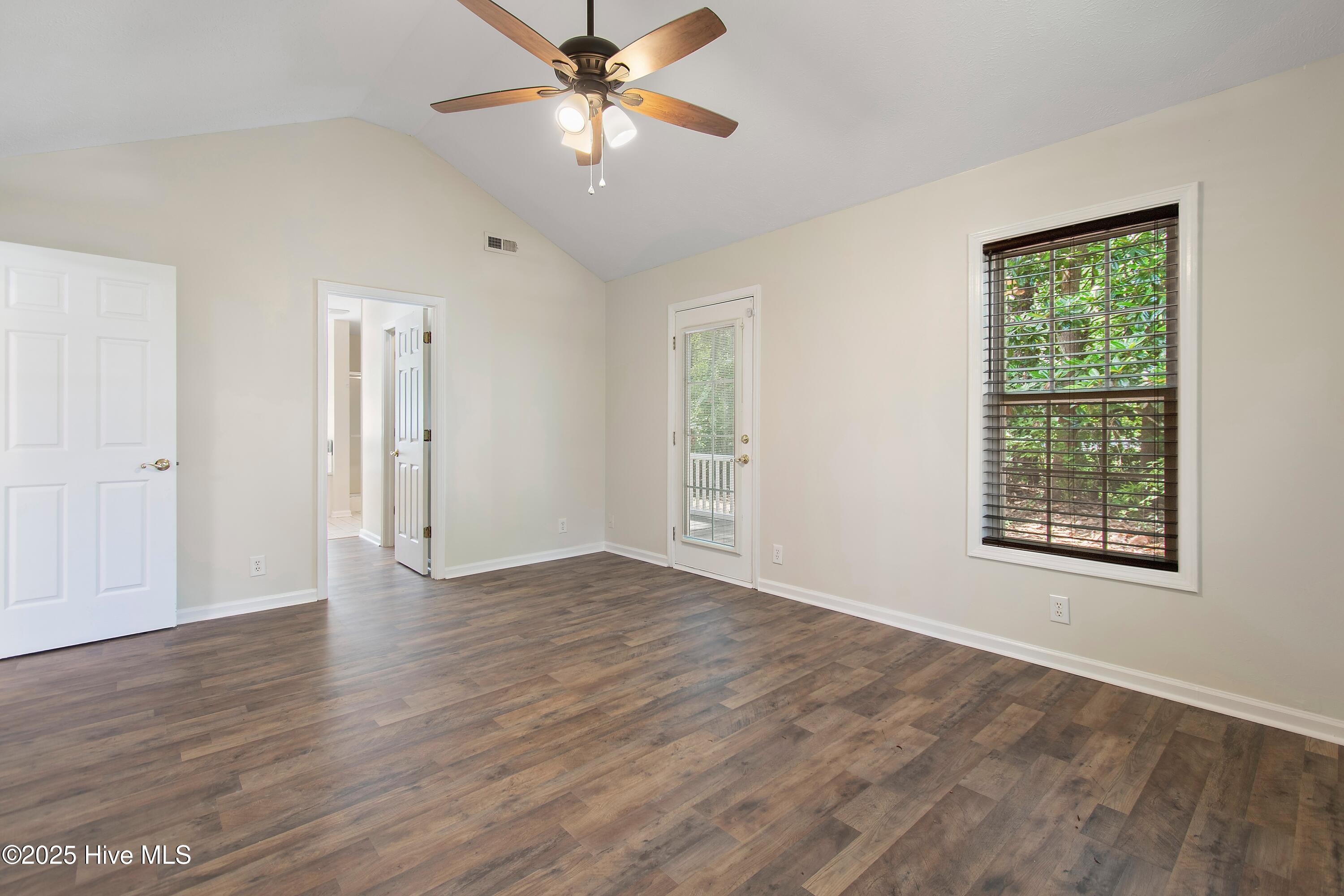 3 Gate 11 Property Photo 20