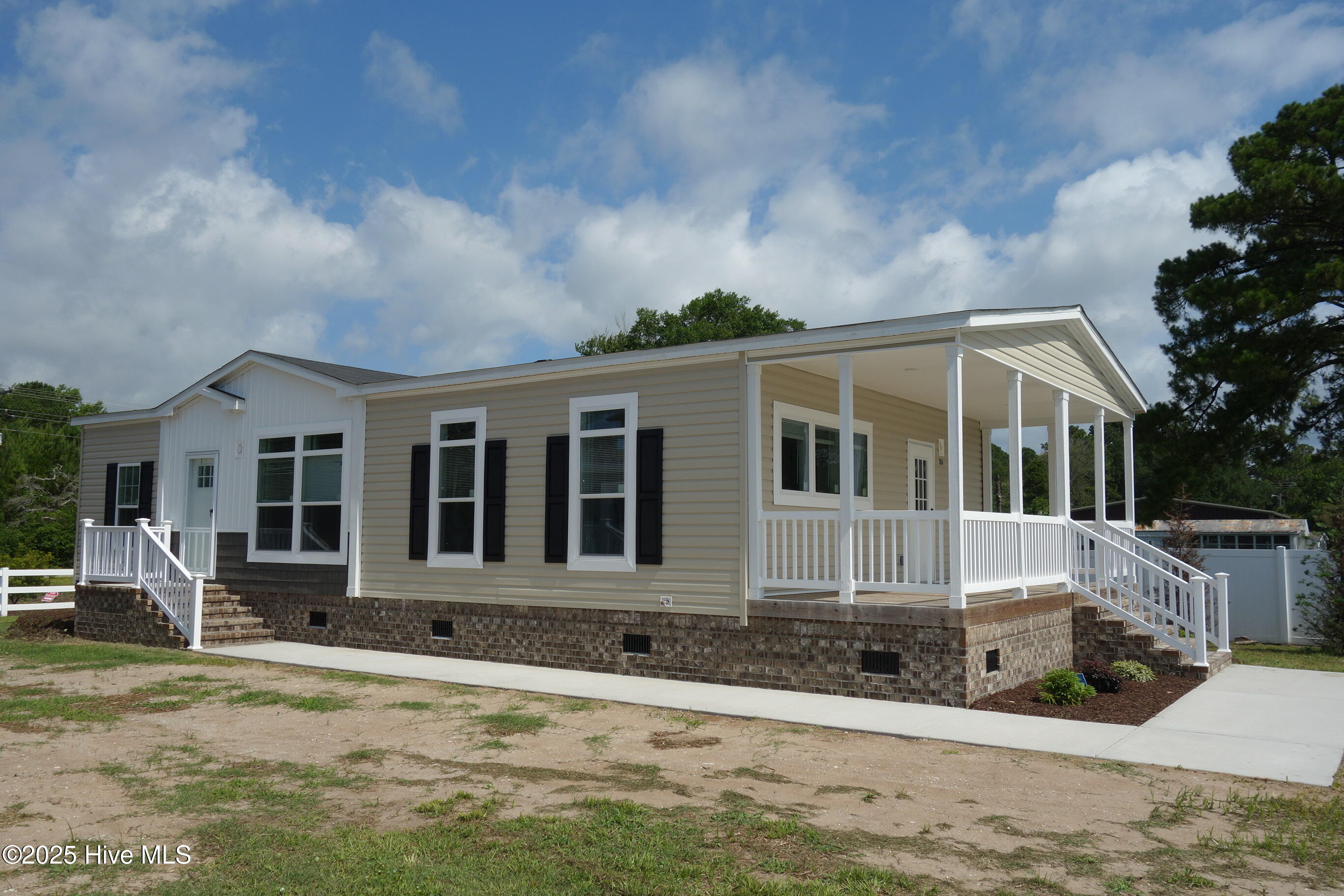 884 Yaupon Drive Property Photo 1