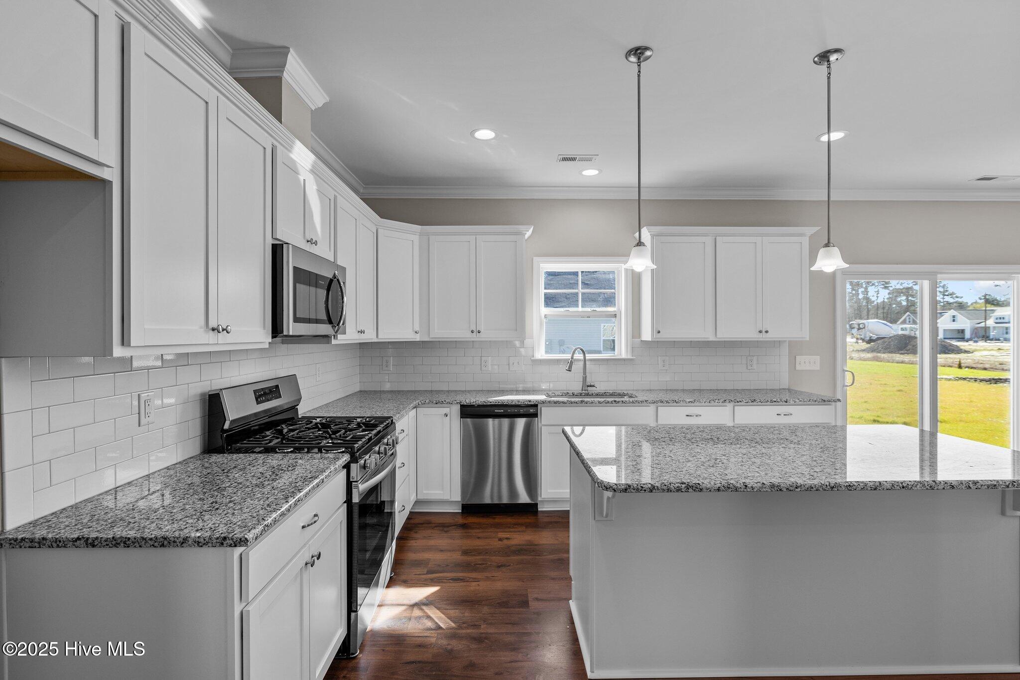 725 Peridot Court Property Photo 5