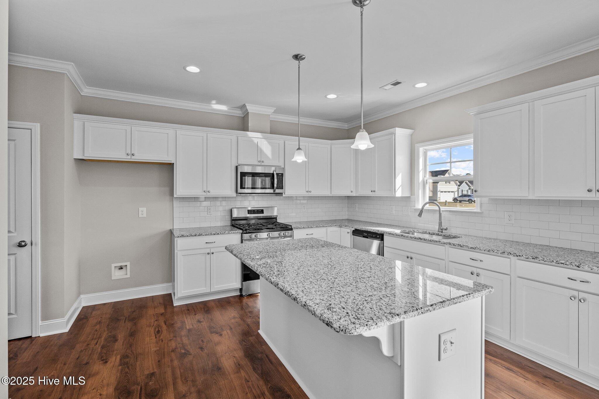 725 Peridot Court Property Photo 6