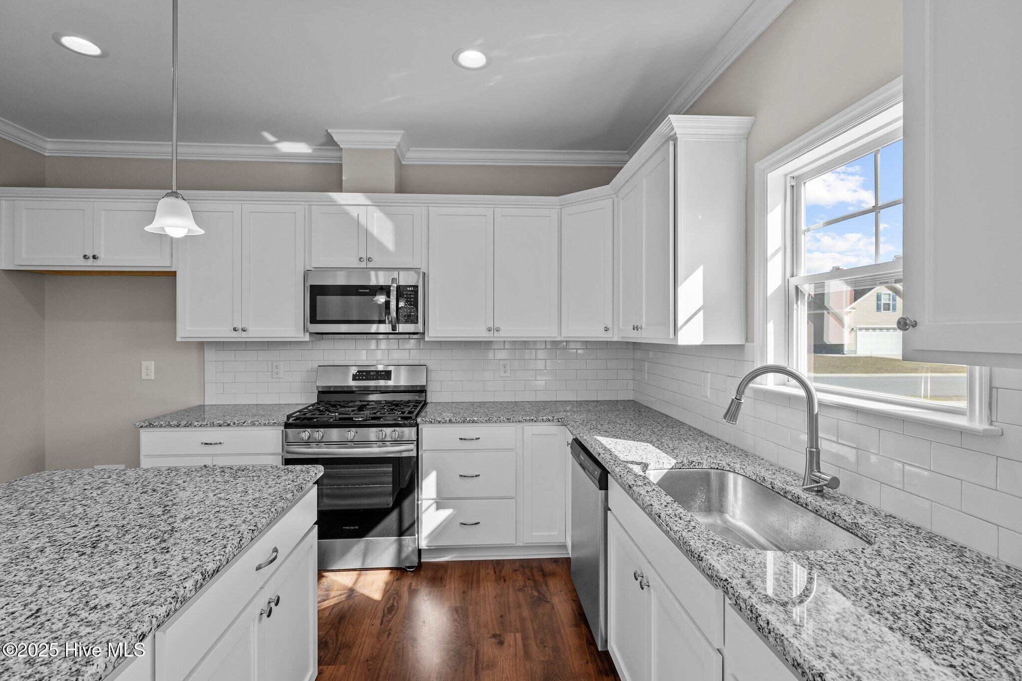 725 Peridot Court Property Photo 7