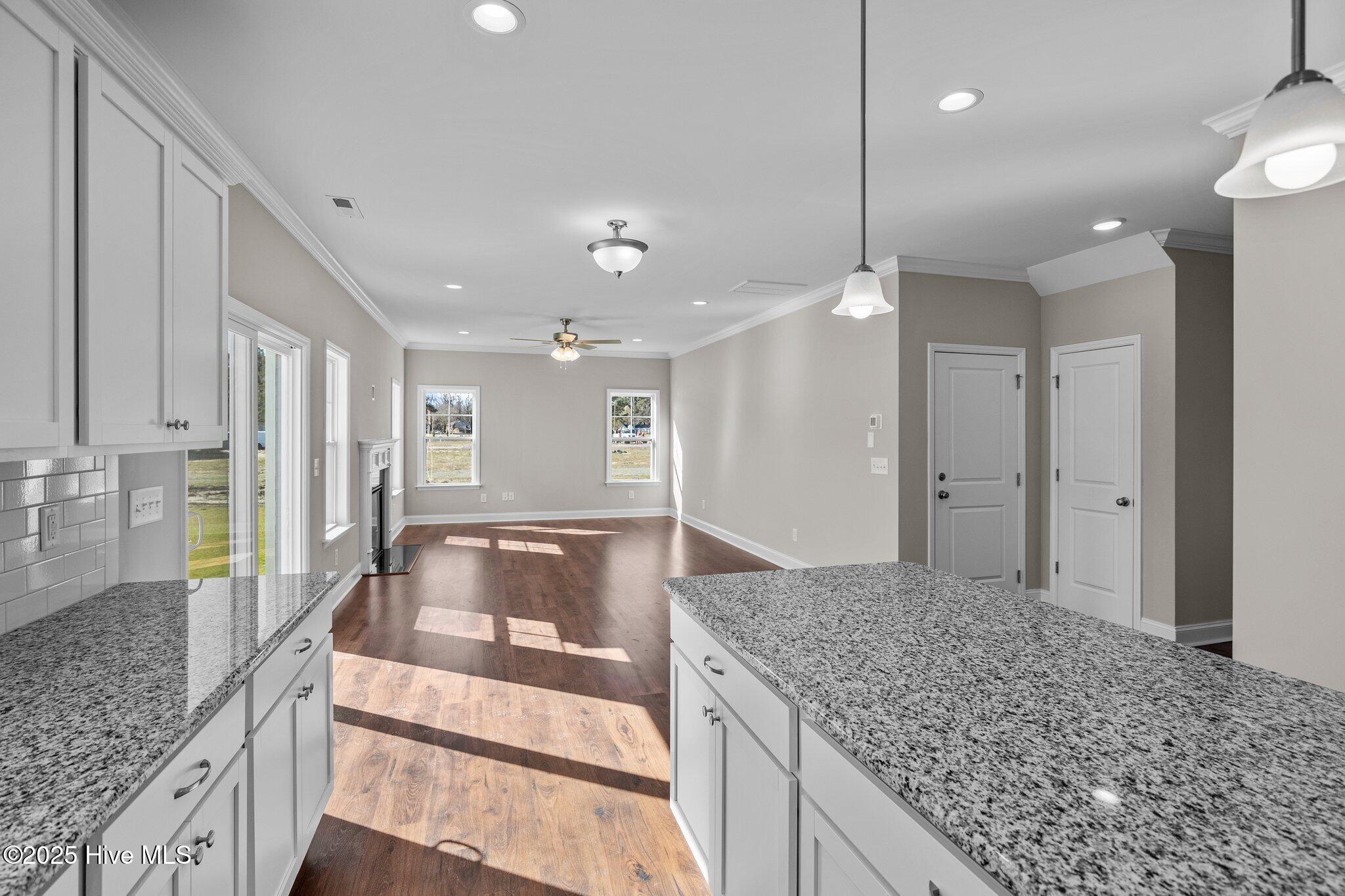 725 Peridot Court Property Photo 9