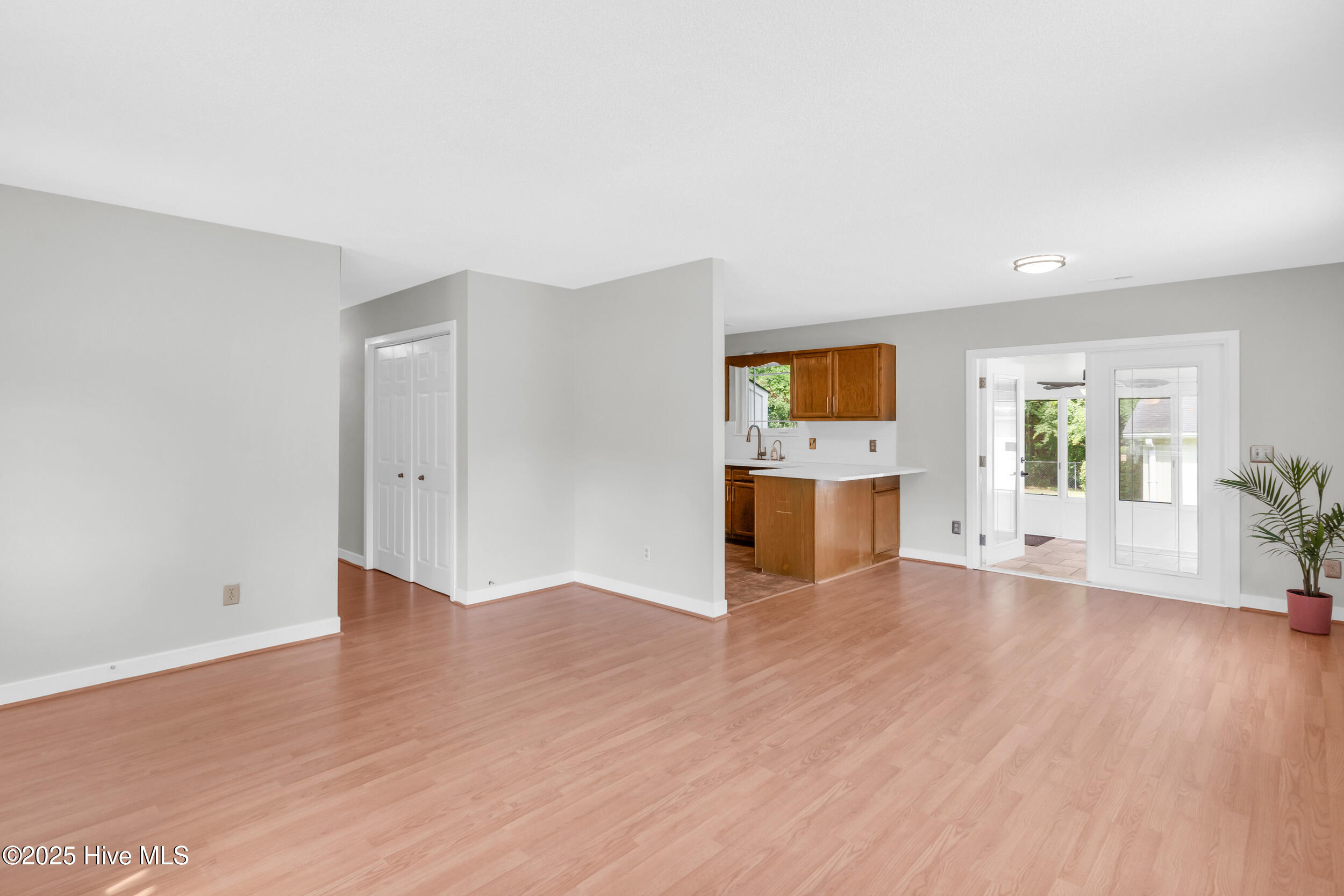 116 Meadowood Drive Property Photo 7