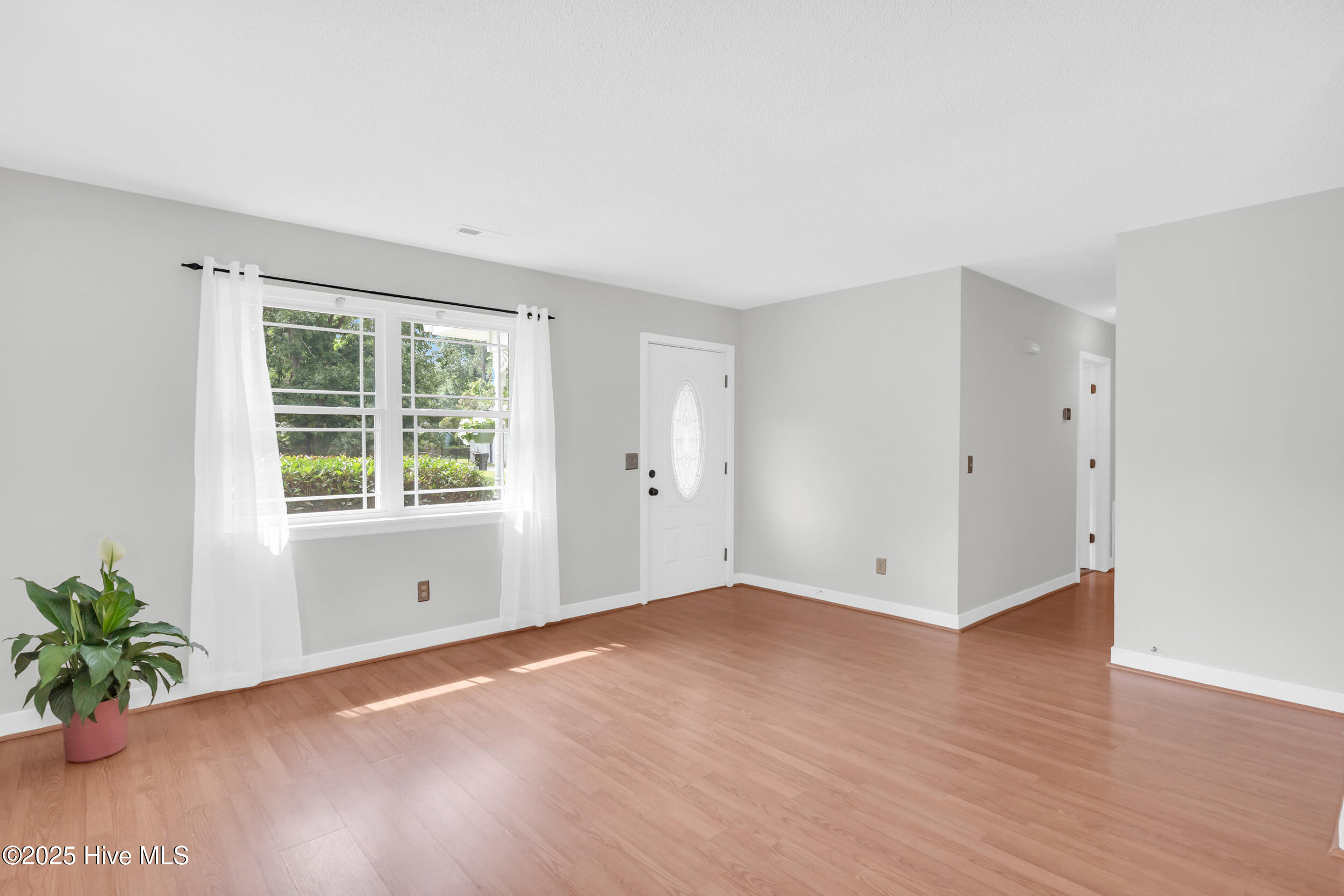 116 Meadowood Drive Property Photo 8