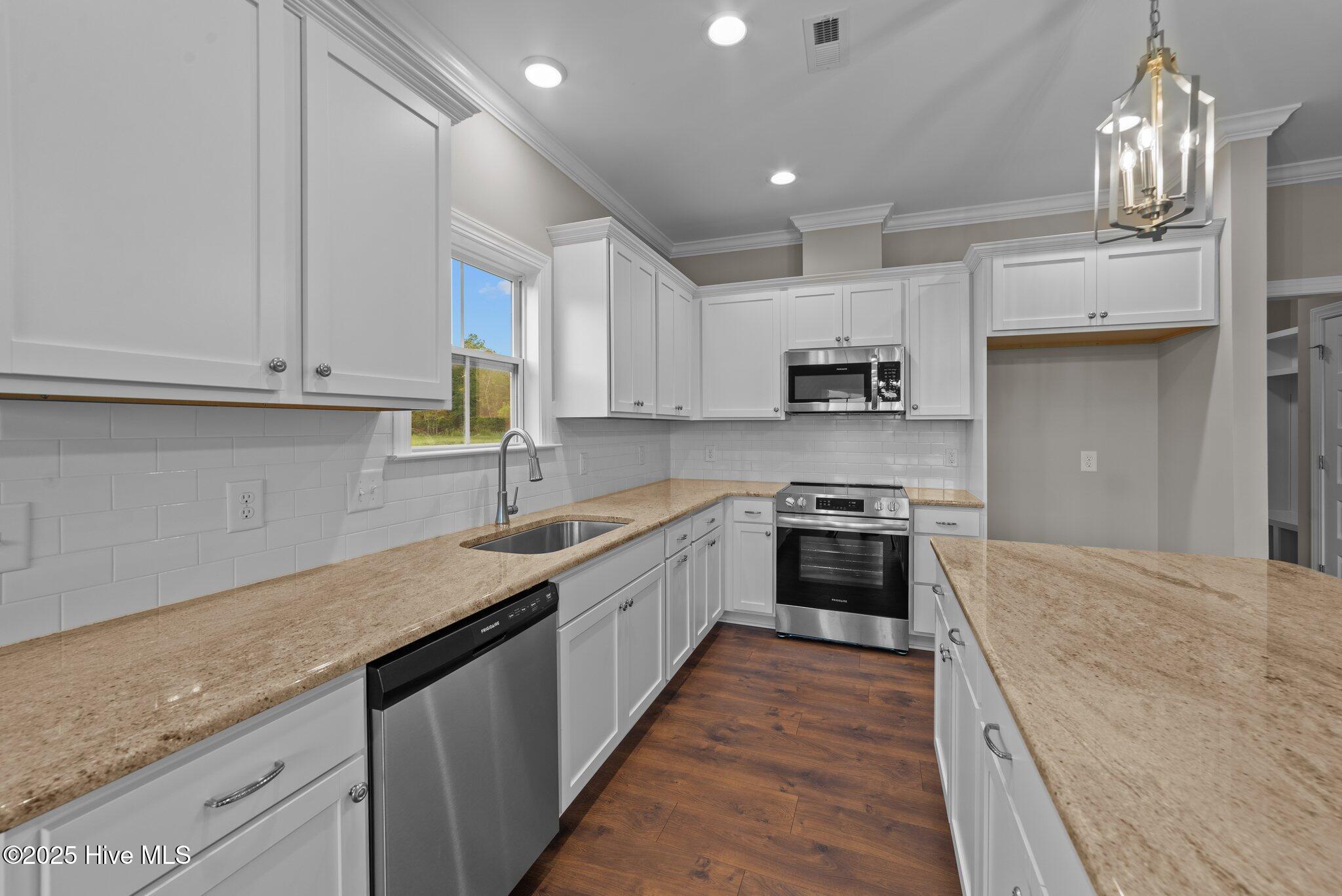 3204 Honeysuckle Drive Property Photo 13