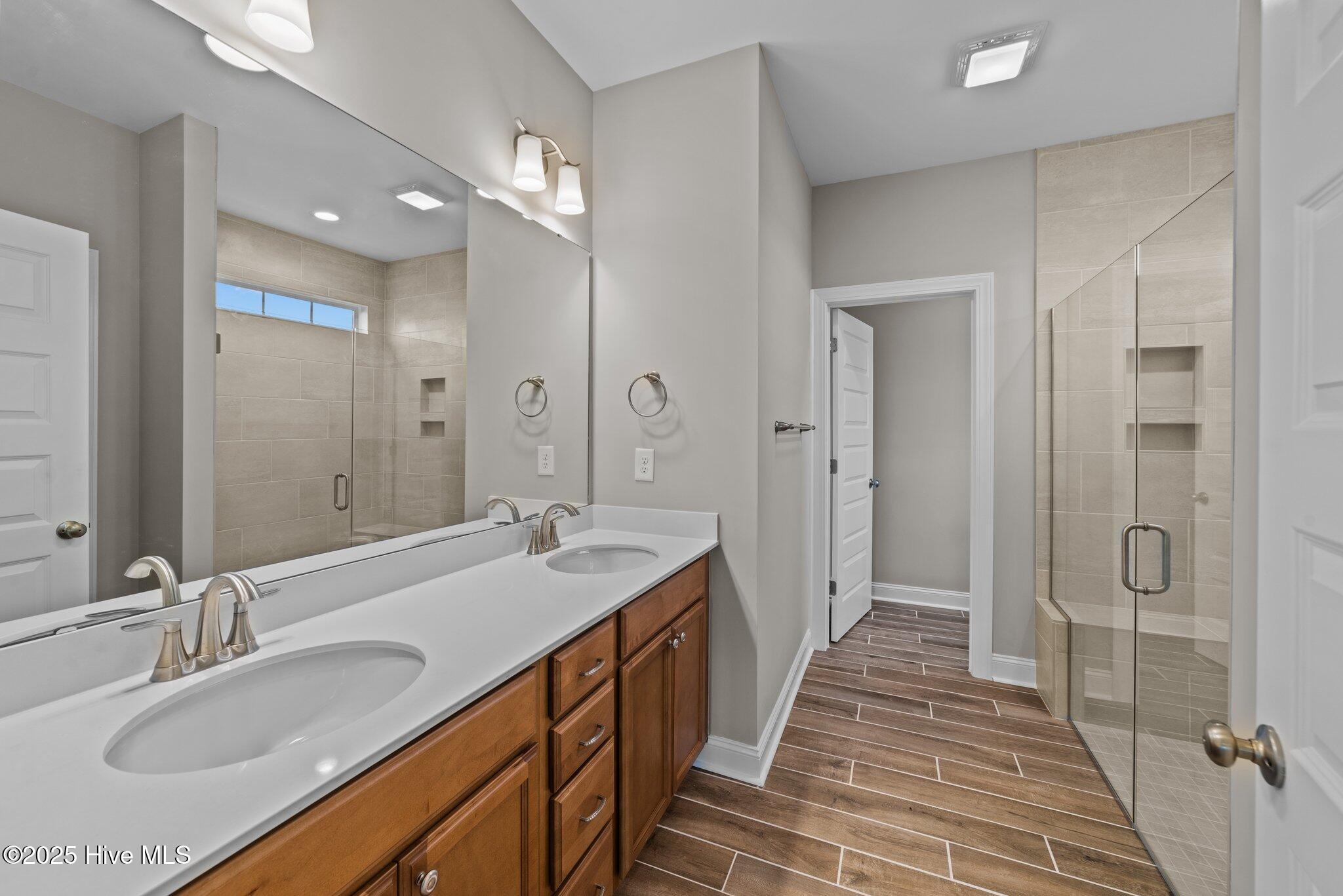 3204 Honeysuckle Drive Property Photo 20