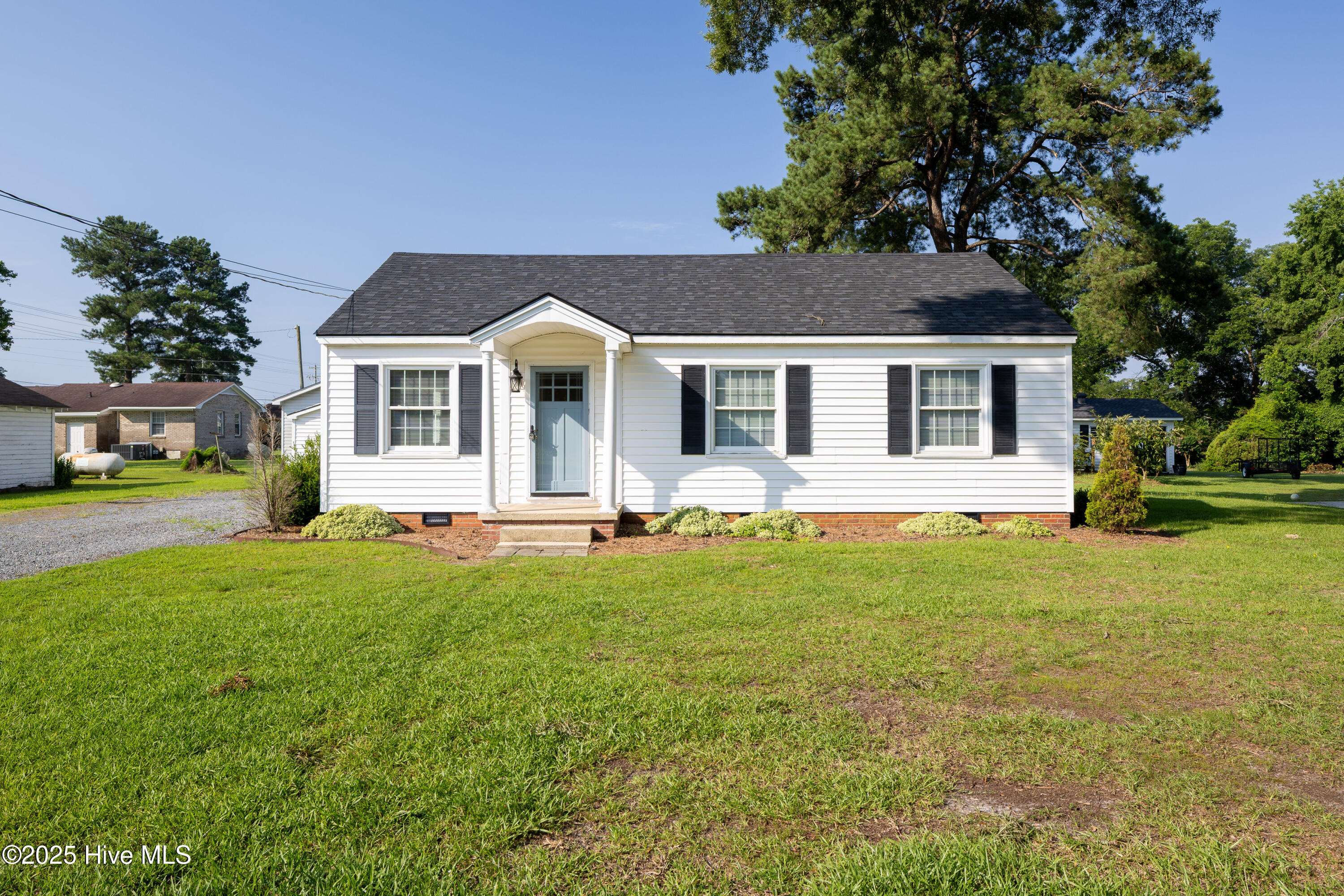 105 Davis Street Property Photo 1