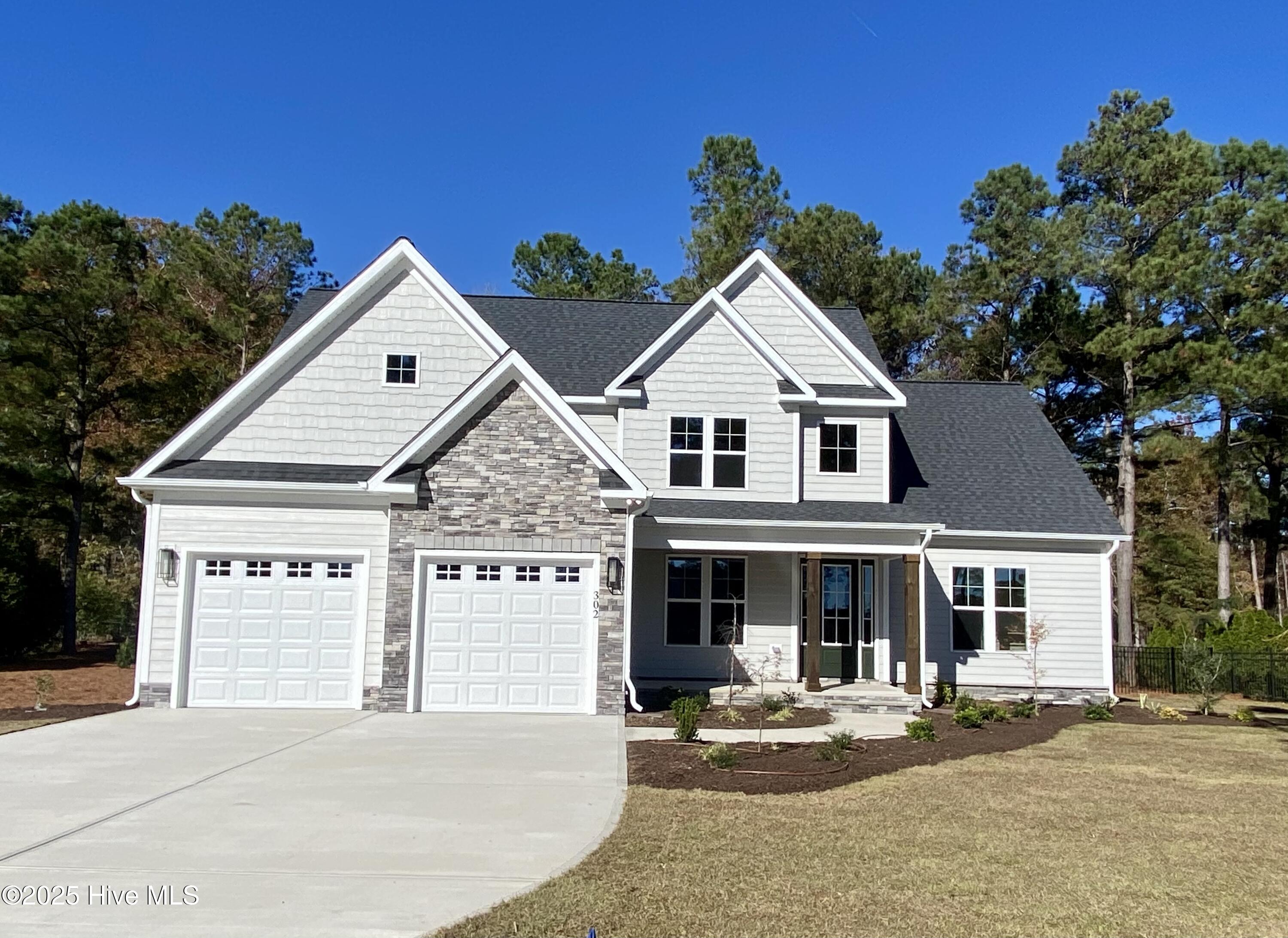 698 White Oak Crossing Property Photo 1