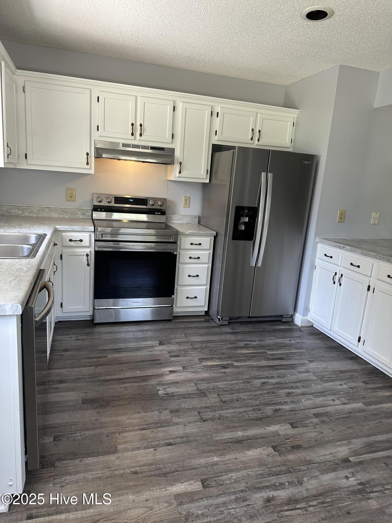 2116 Tanglewood Road Property Photo 4