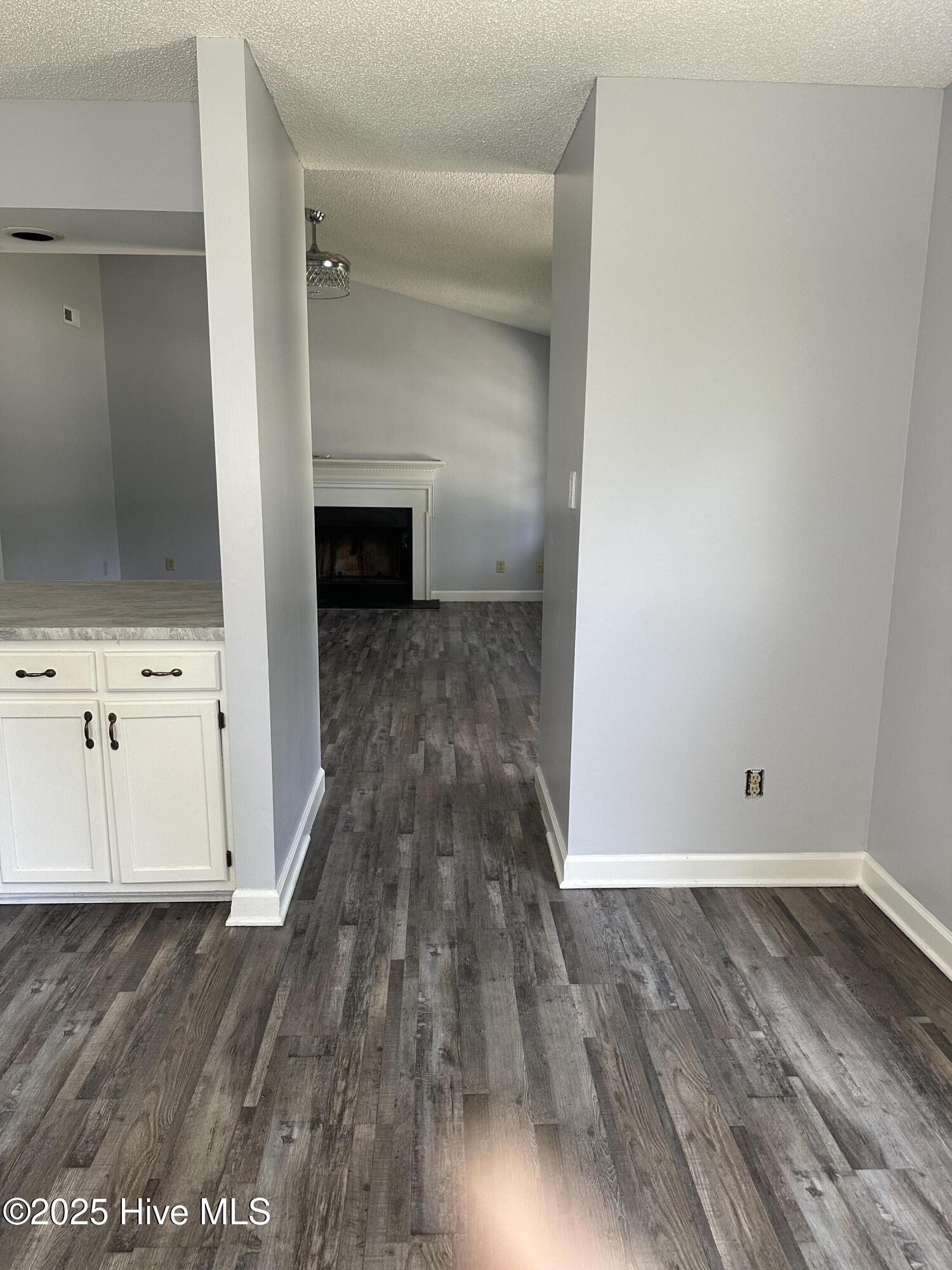 2116 Tanglewood Road Property Photo 6