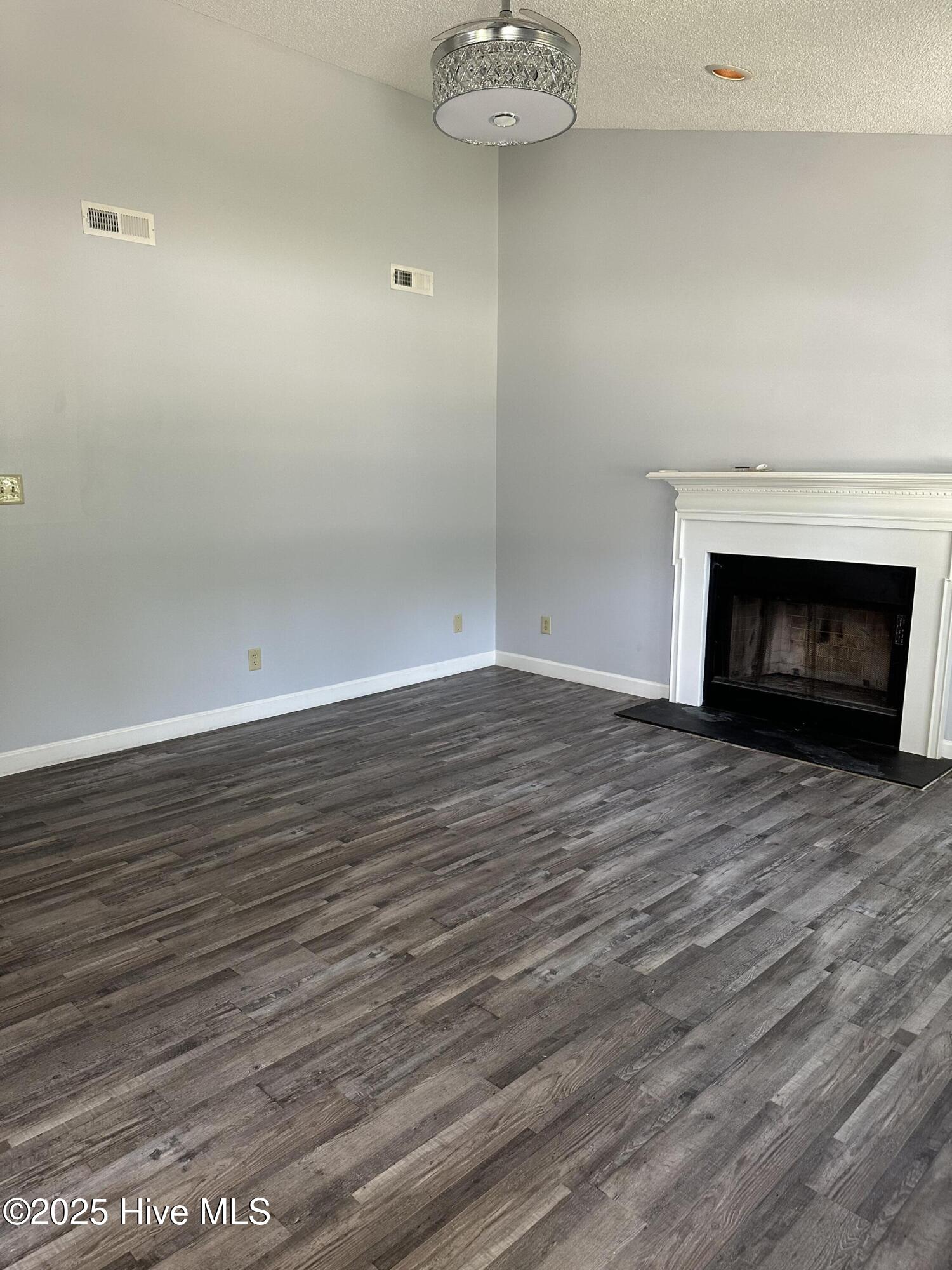 2116 Tanglewood Road Property Photo 9