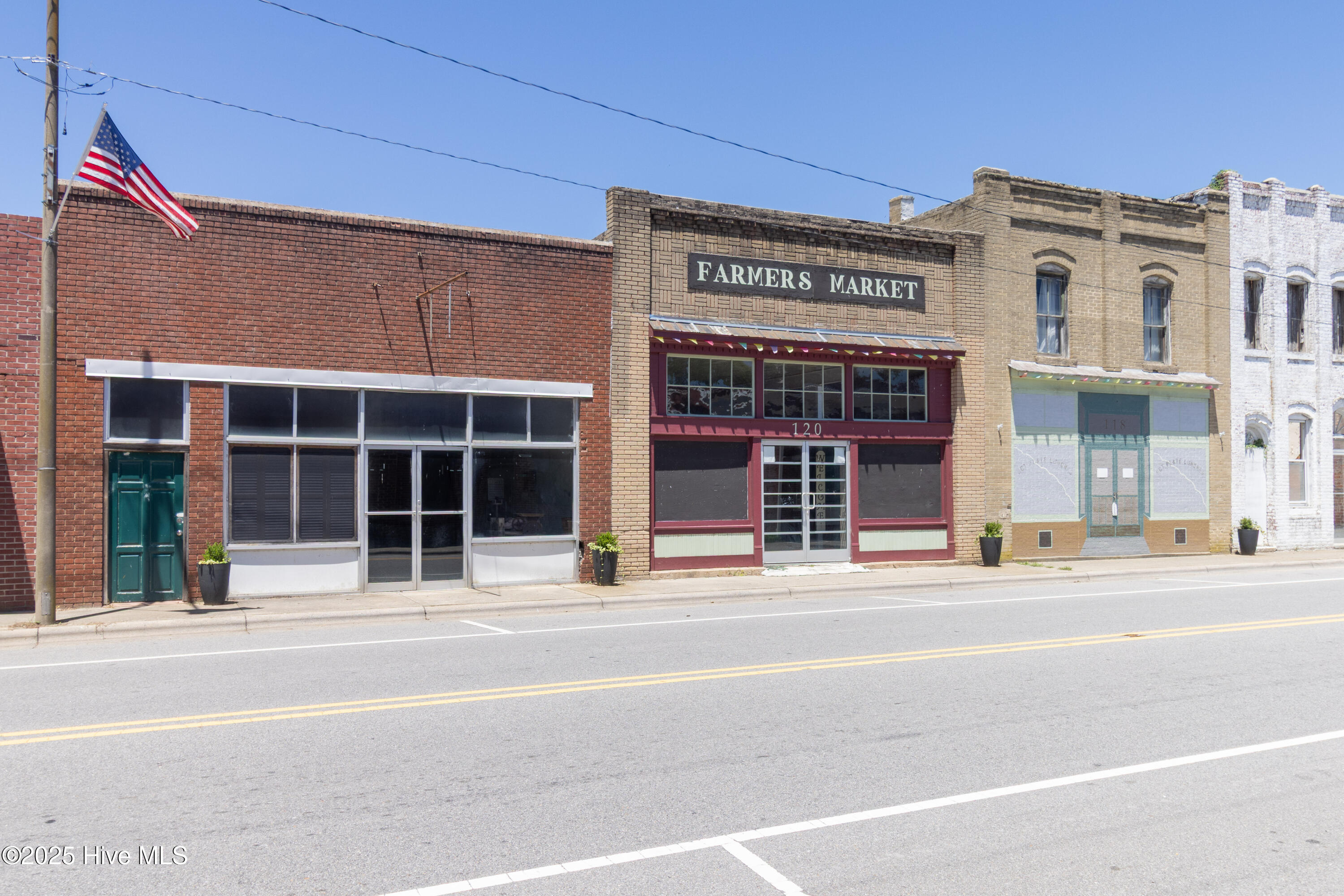 122 S Main Street Property Photo 1