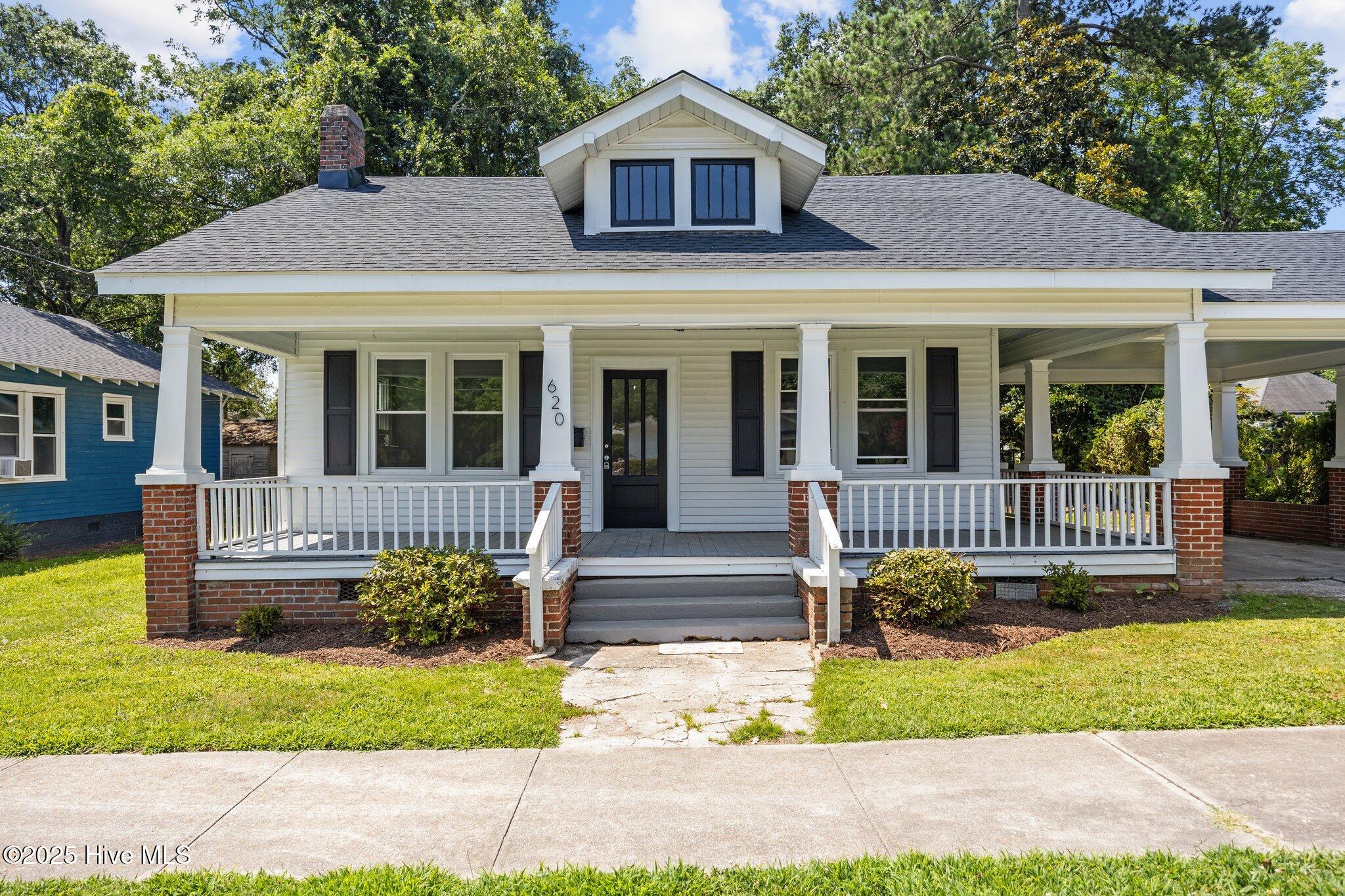 620 2nd Street Property Photo 1