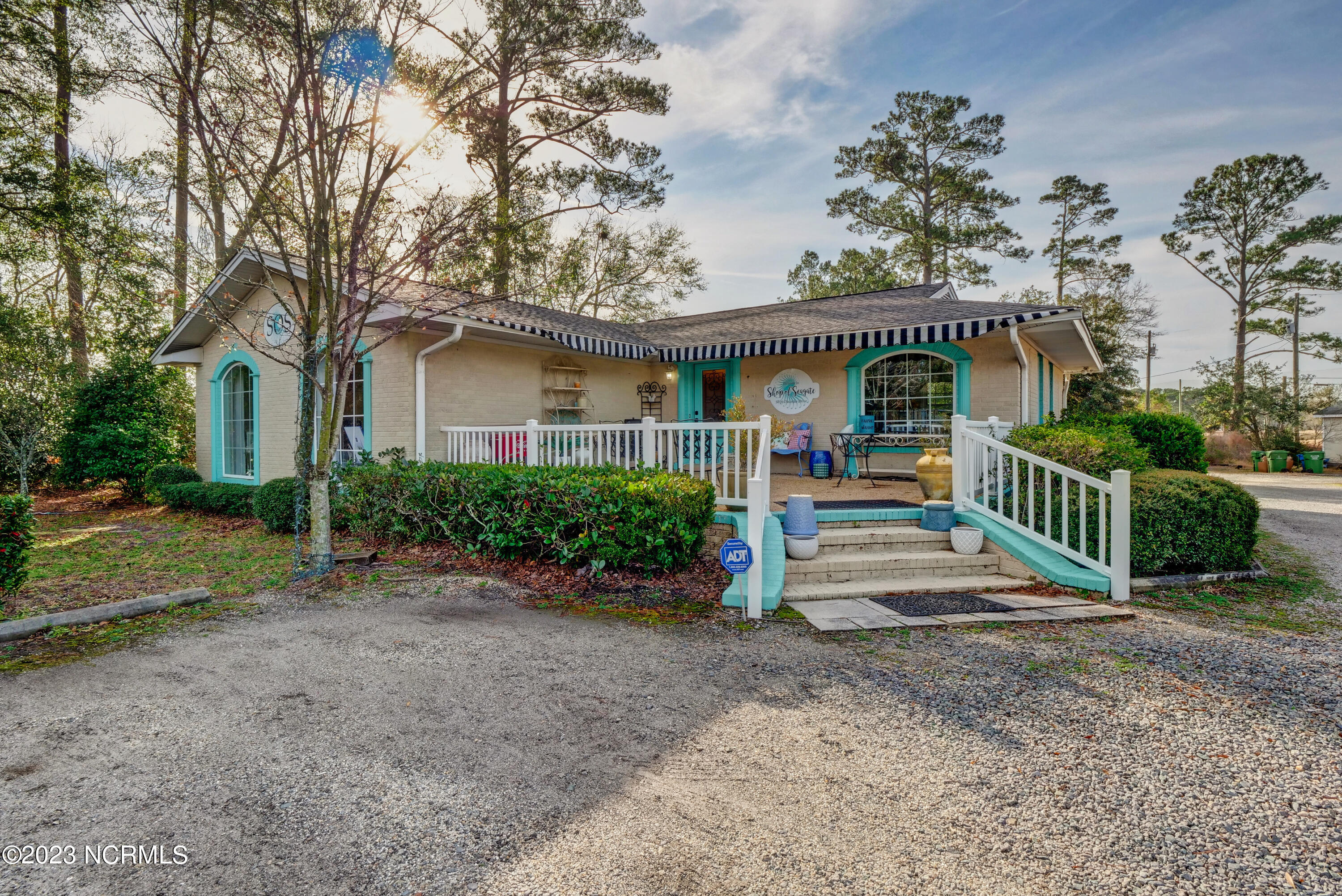 5018 Oleander Drive Property Photo 1