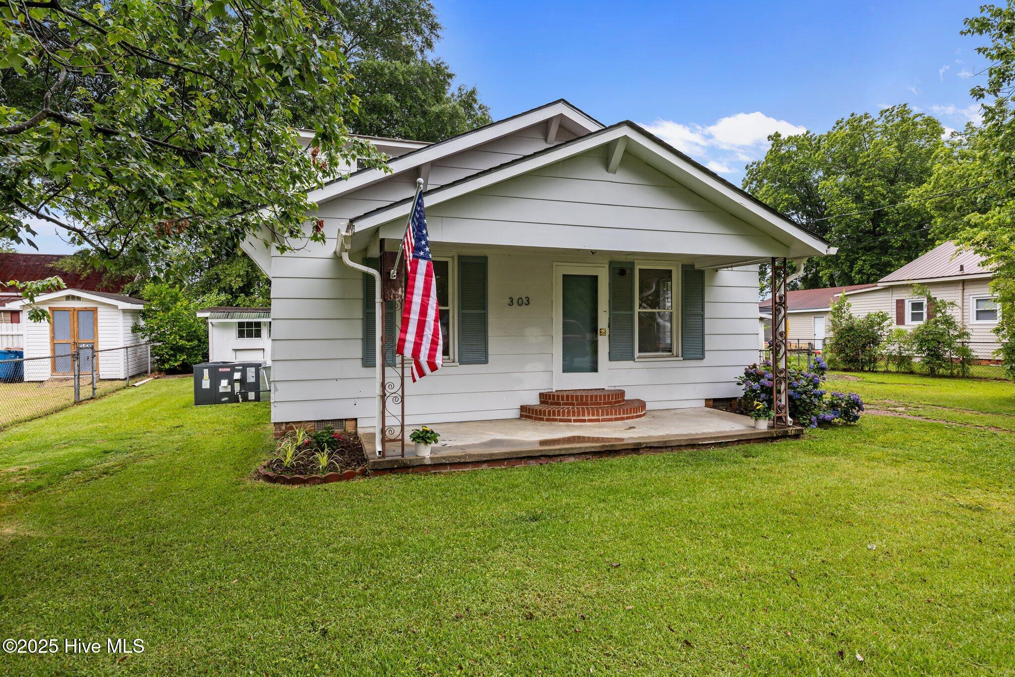 303 N Watauga Avenue Property Photo 1