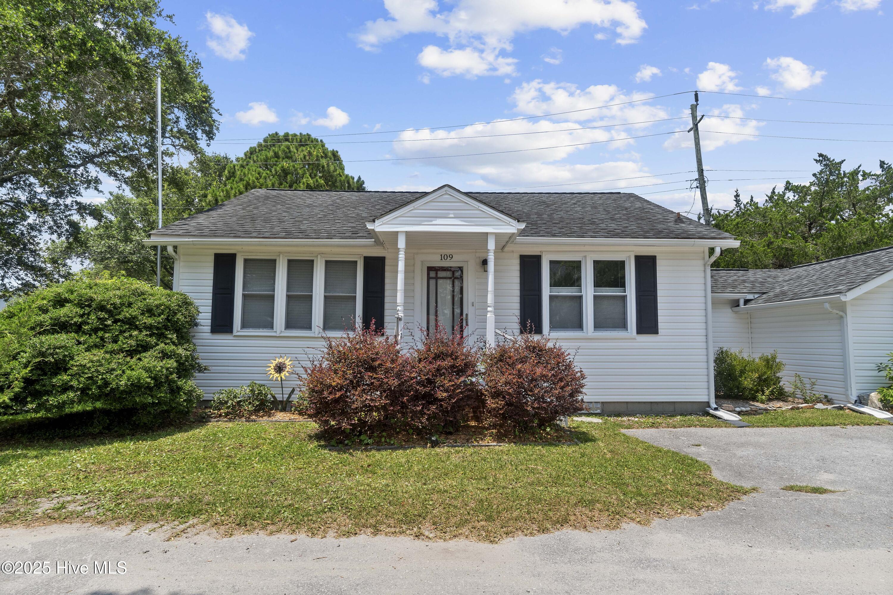 109 Sunshine Court Property Photo 1