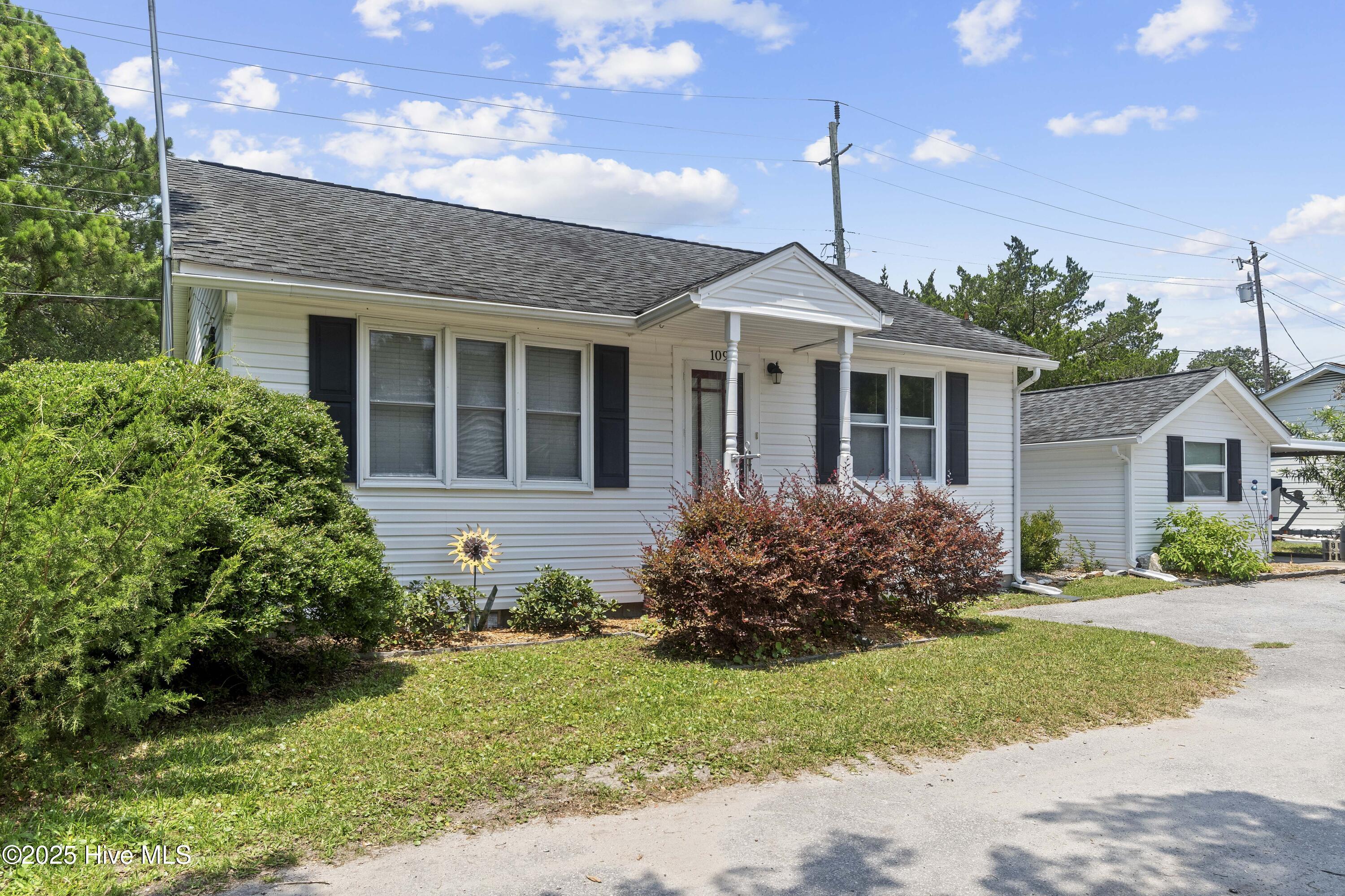 109 Sunshine Court Property Photo 2