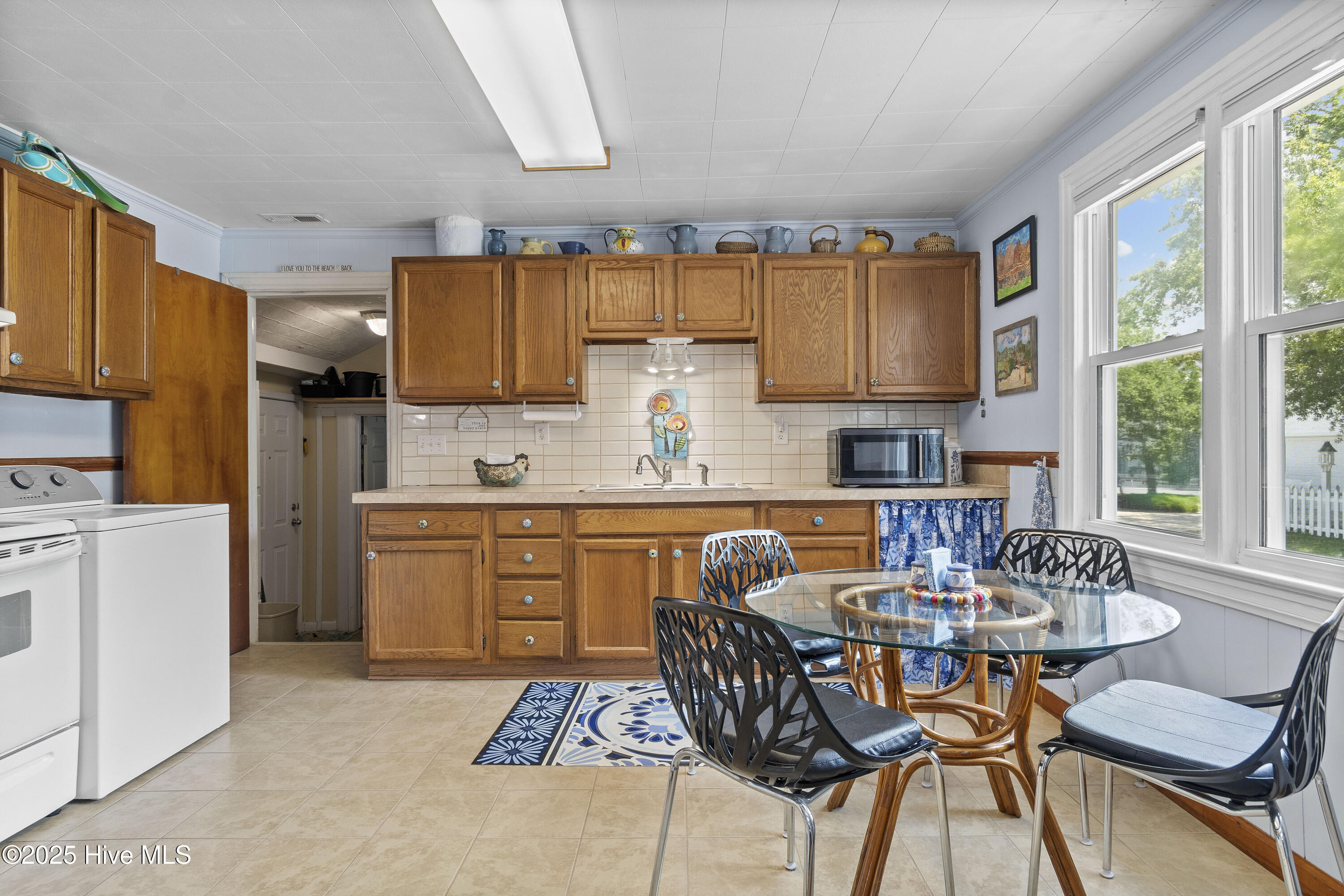 109 Sunshine Court Property Photo 6