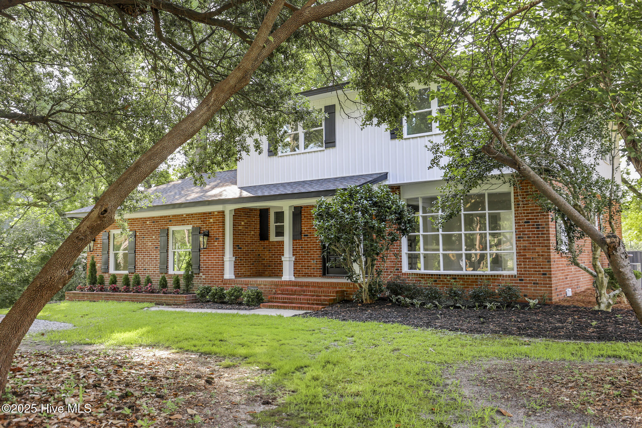 214 Shoreline Drive Property Photo 1