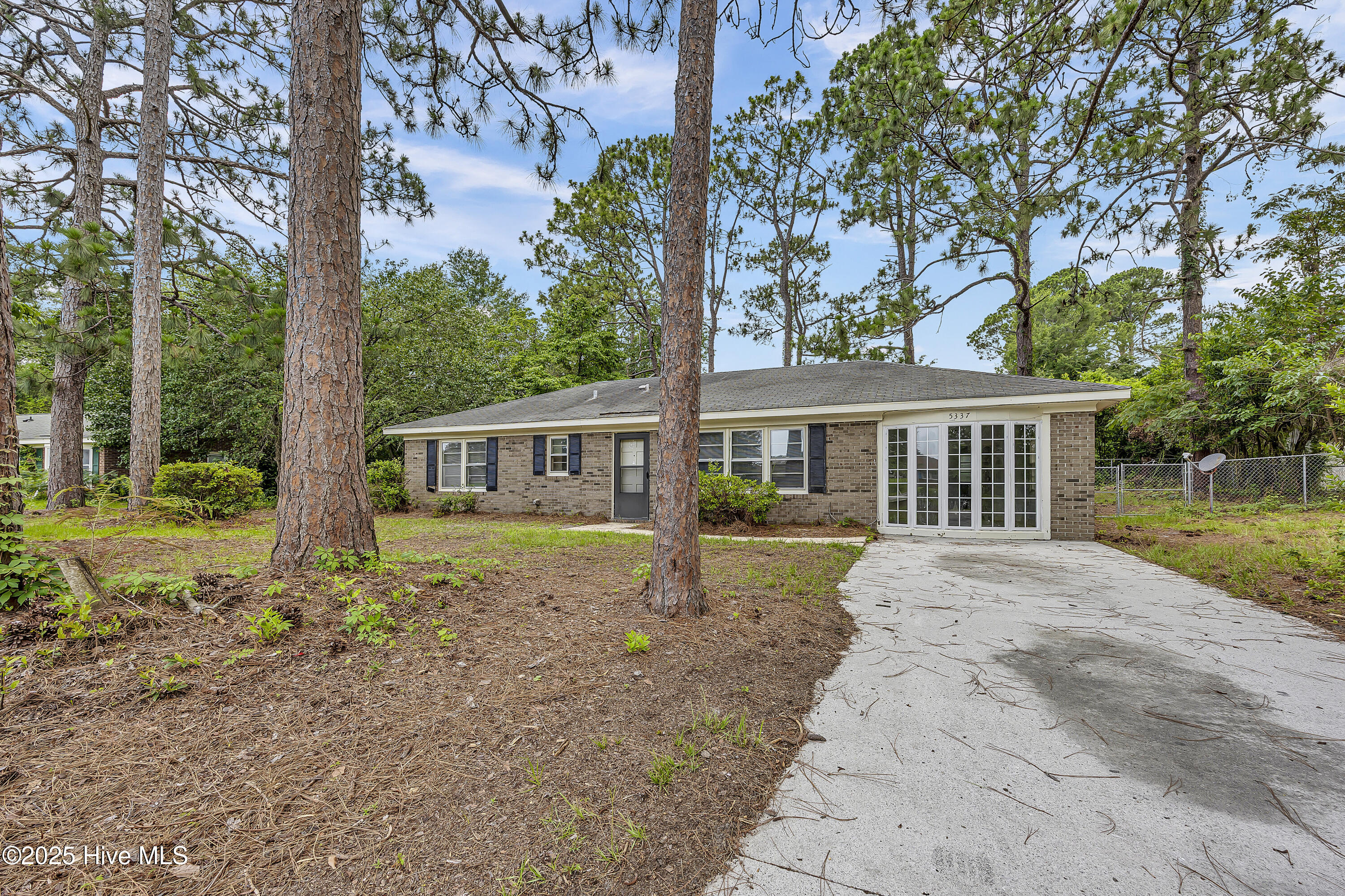 5337 Fielding Drive Property Photo 1