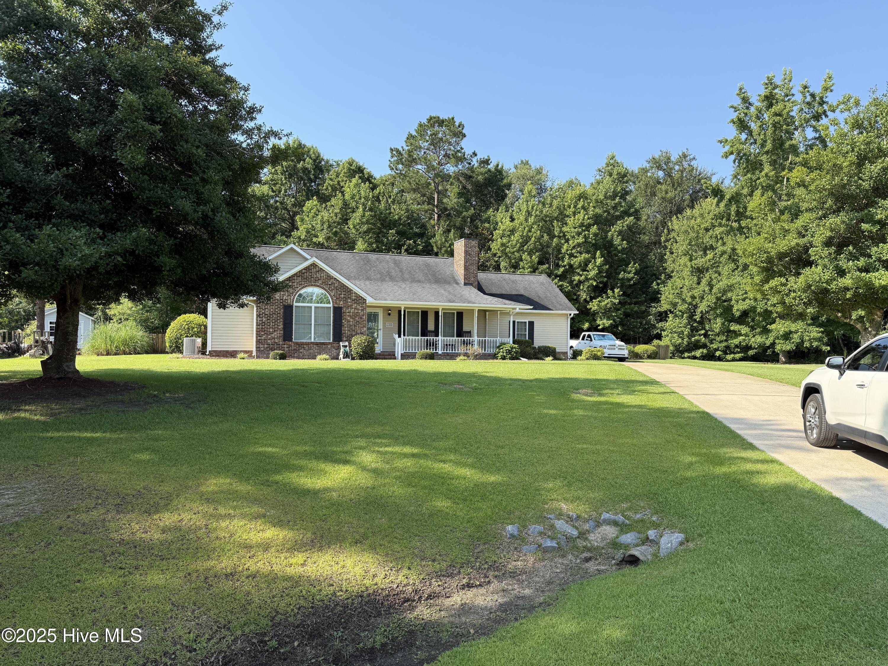 105 White Doe Court Property Photo 1