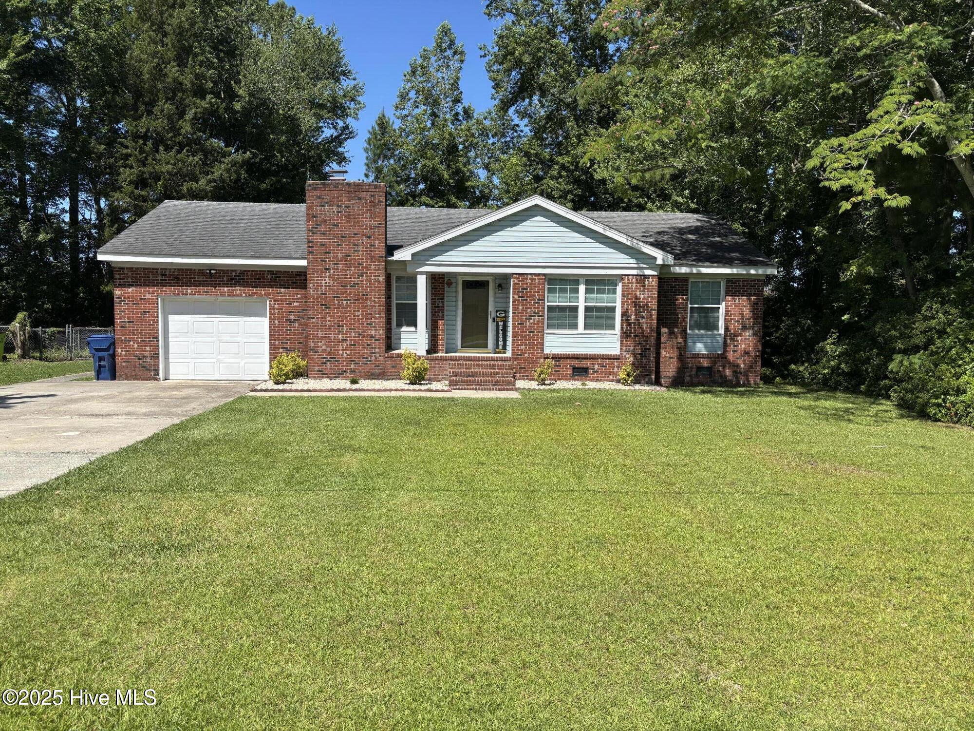 102 Daniels Court Property Photo 1