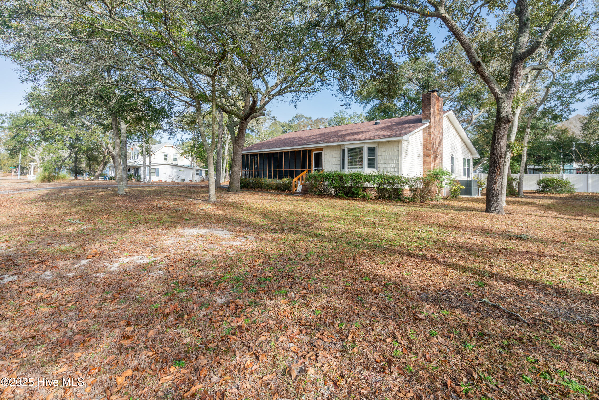 108 Ne 41st Street Property Photo 3