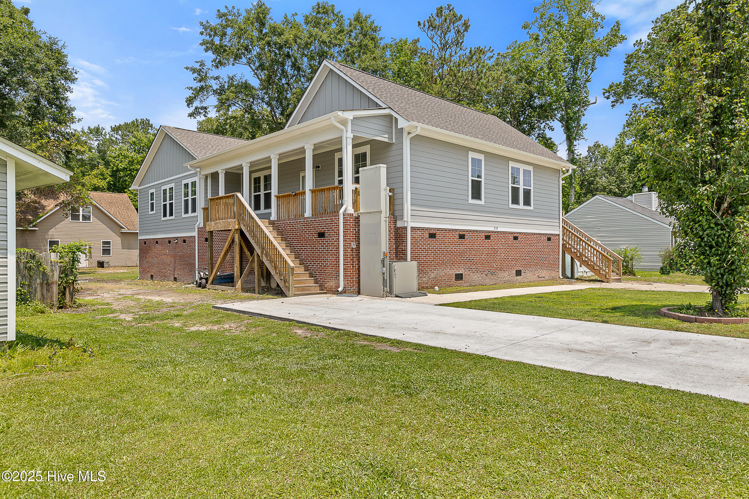 218 Spring Drive Property Photo 1