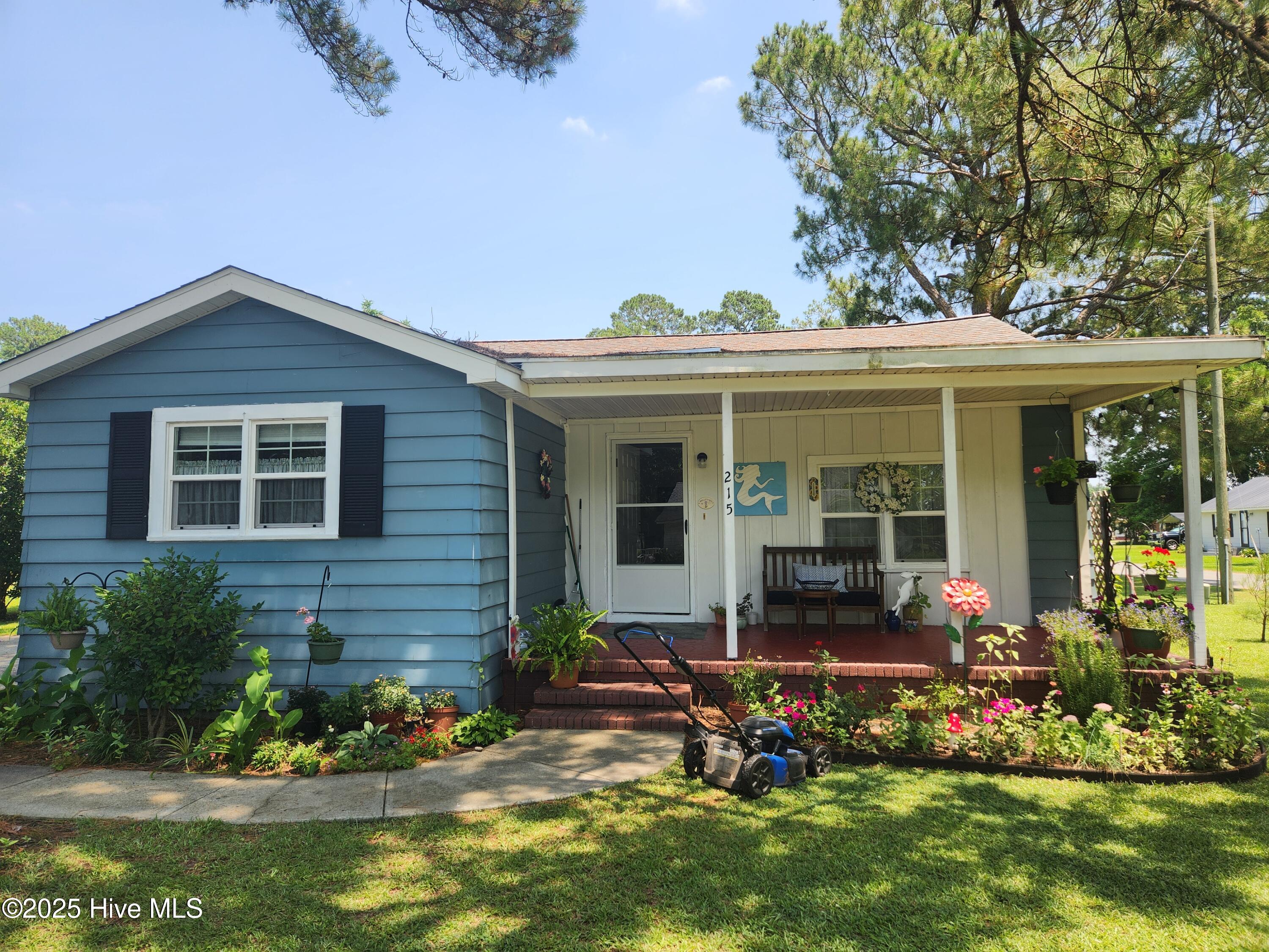 215 S Lee Avenue Property Photo 1