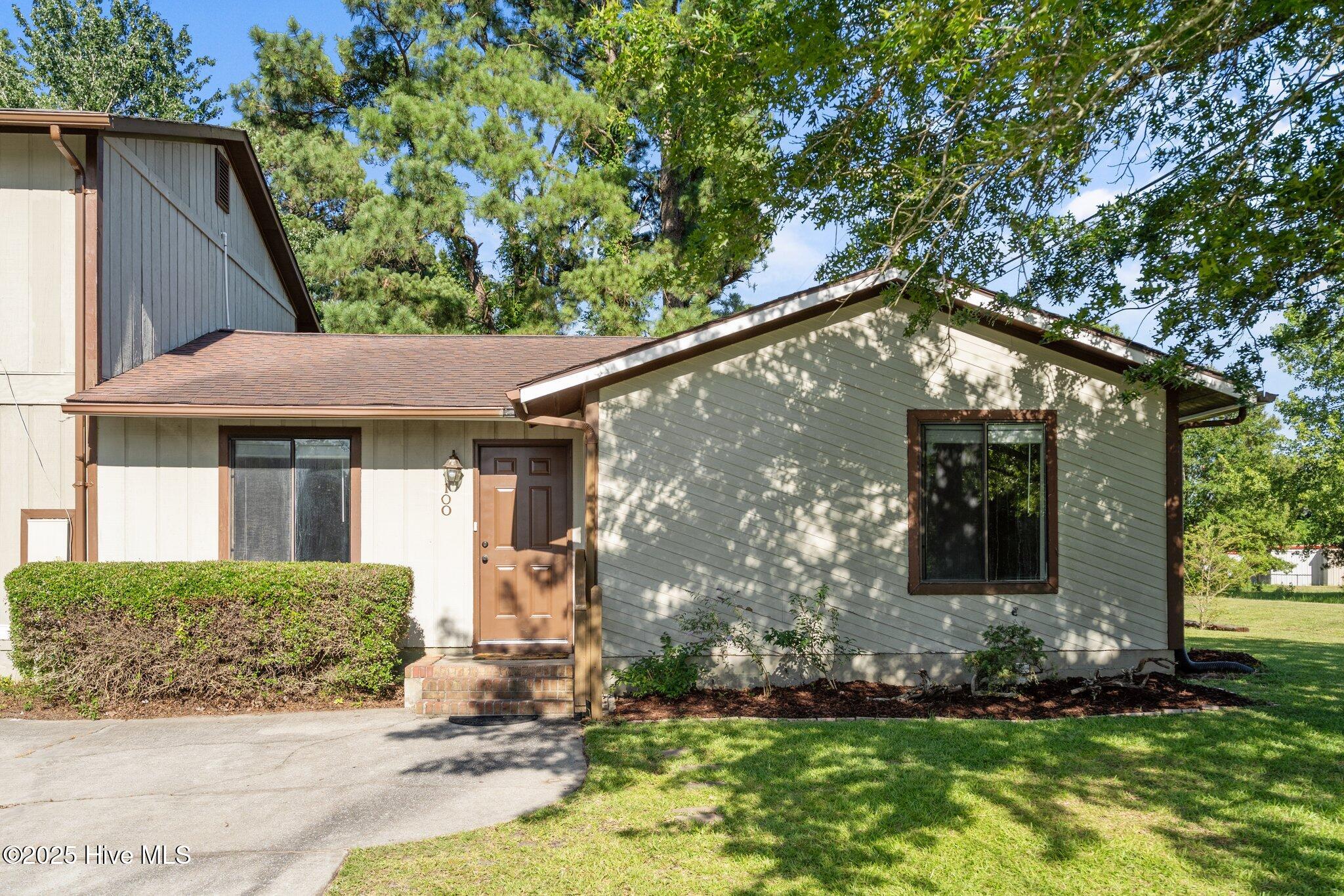 100 Brenda Drive Property Photo 1