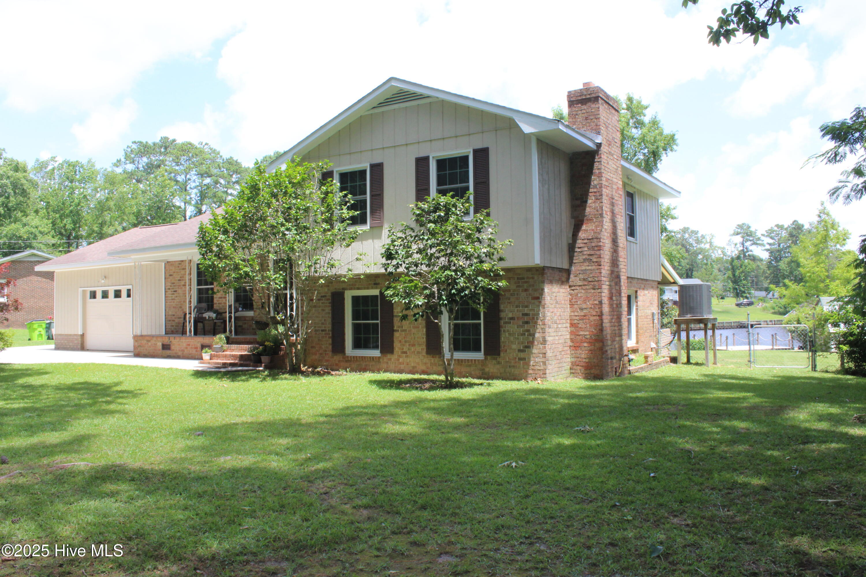 111 Lakeside Drive Property Photo 1