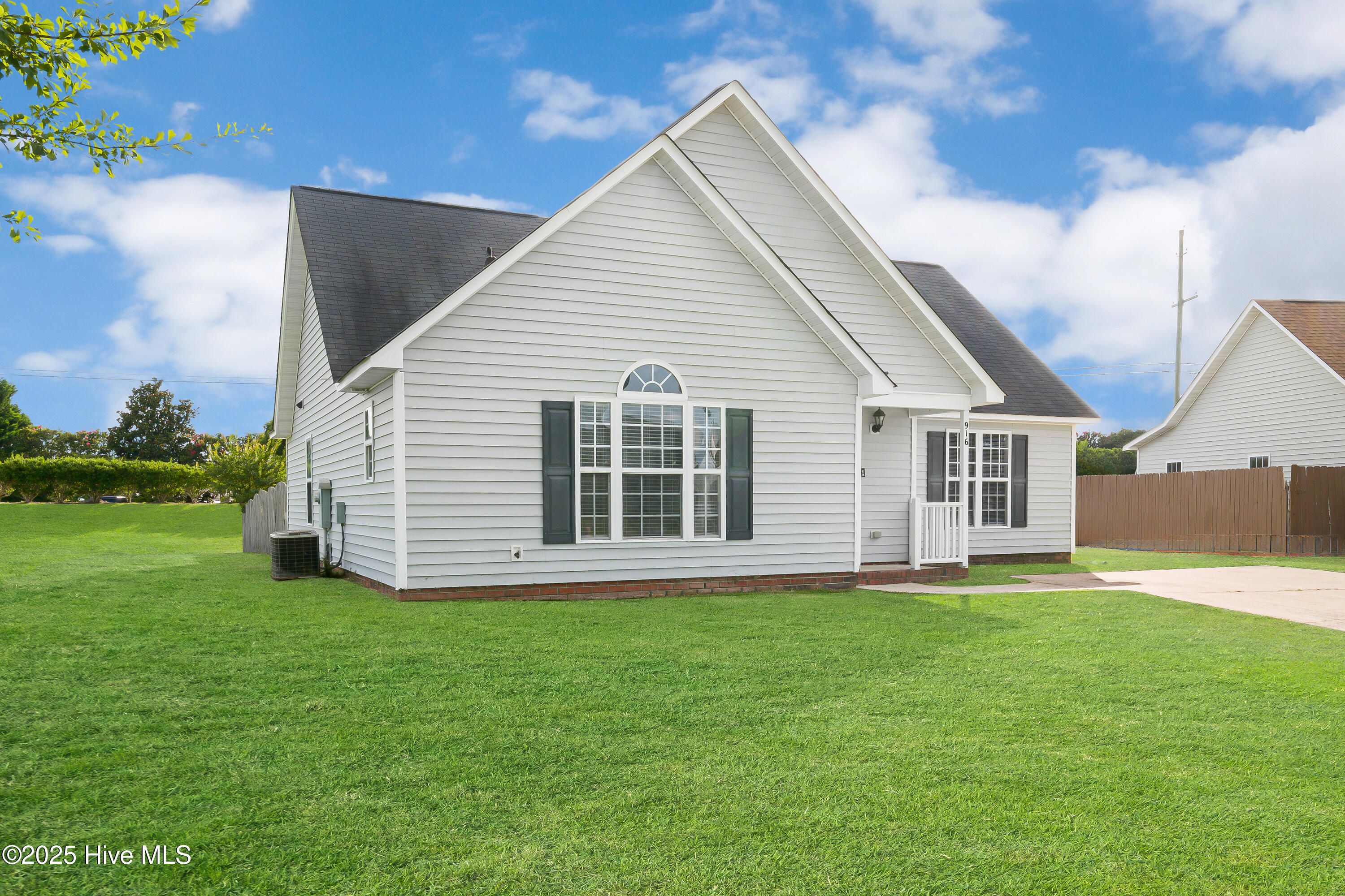 916 Penncross Drive Property Photo 1