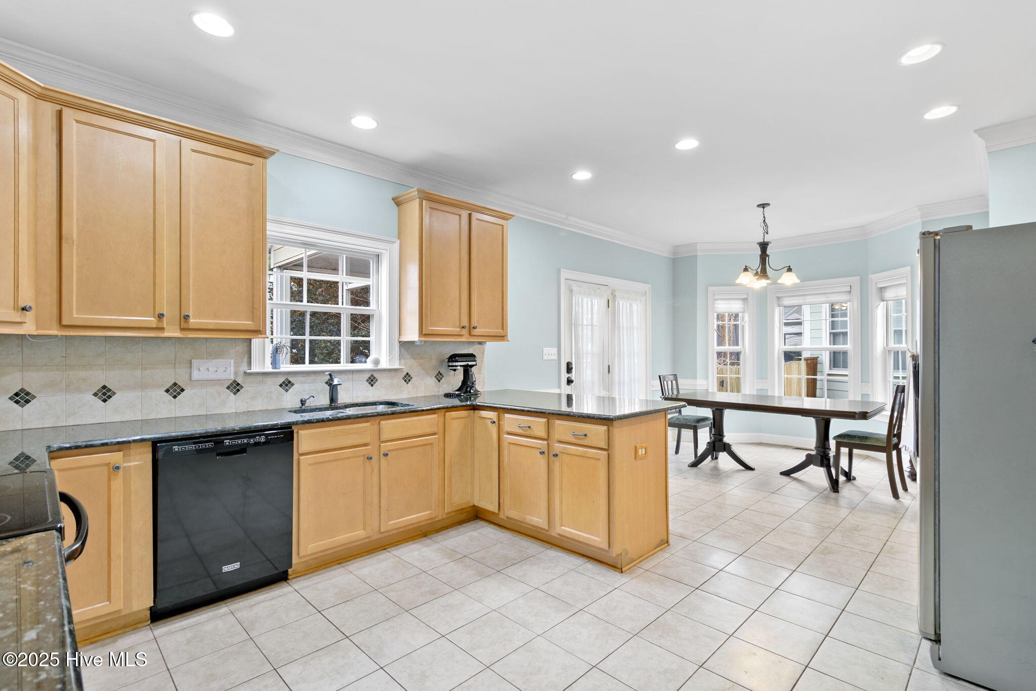 4007 Summerberry Drive Property Photo 11
