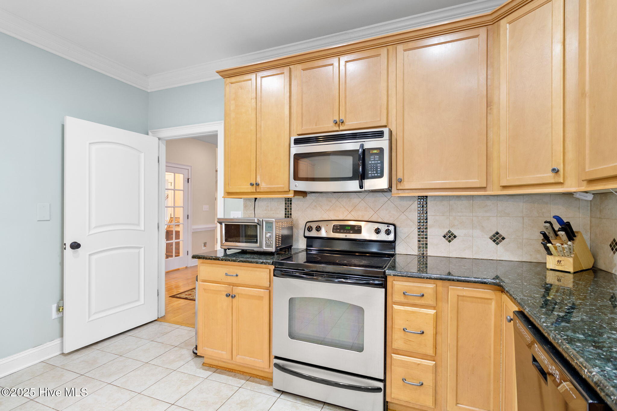 4007 Summerberry Drive Property Photo 13