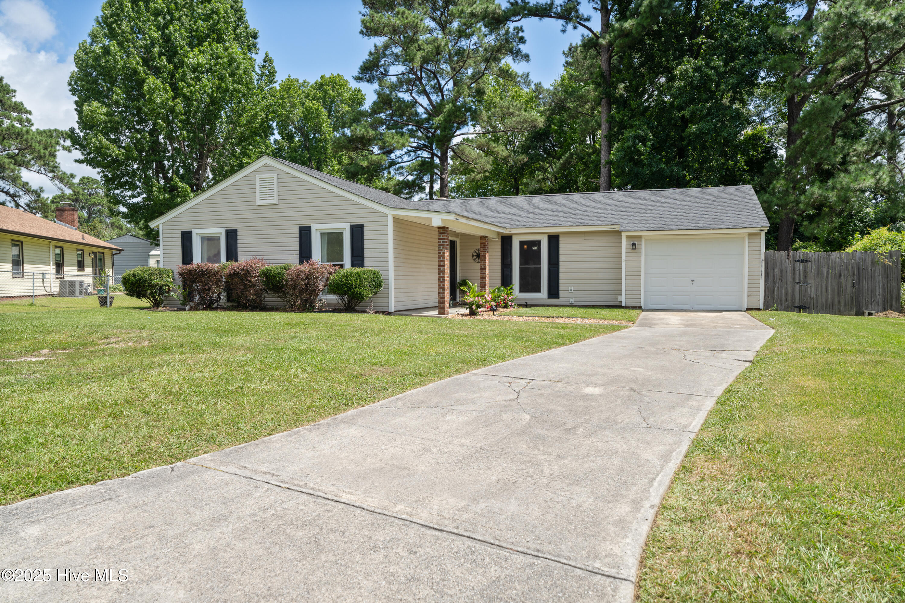 103 Woodside Court Property Photo 1