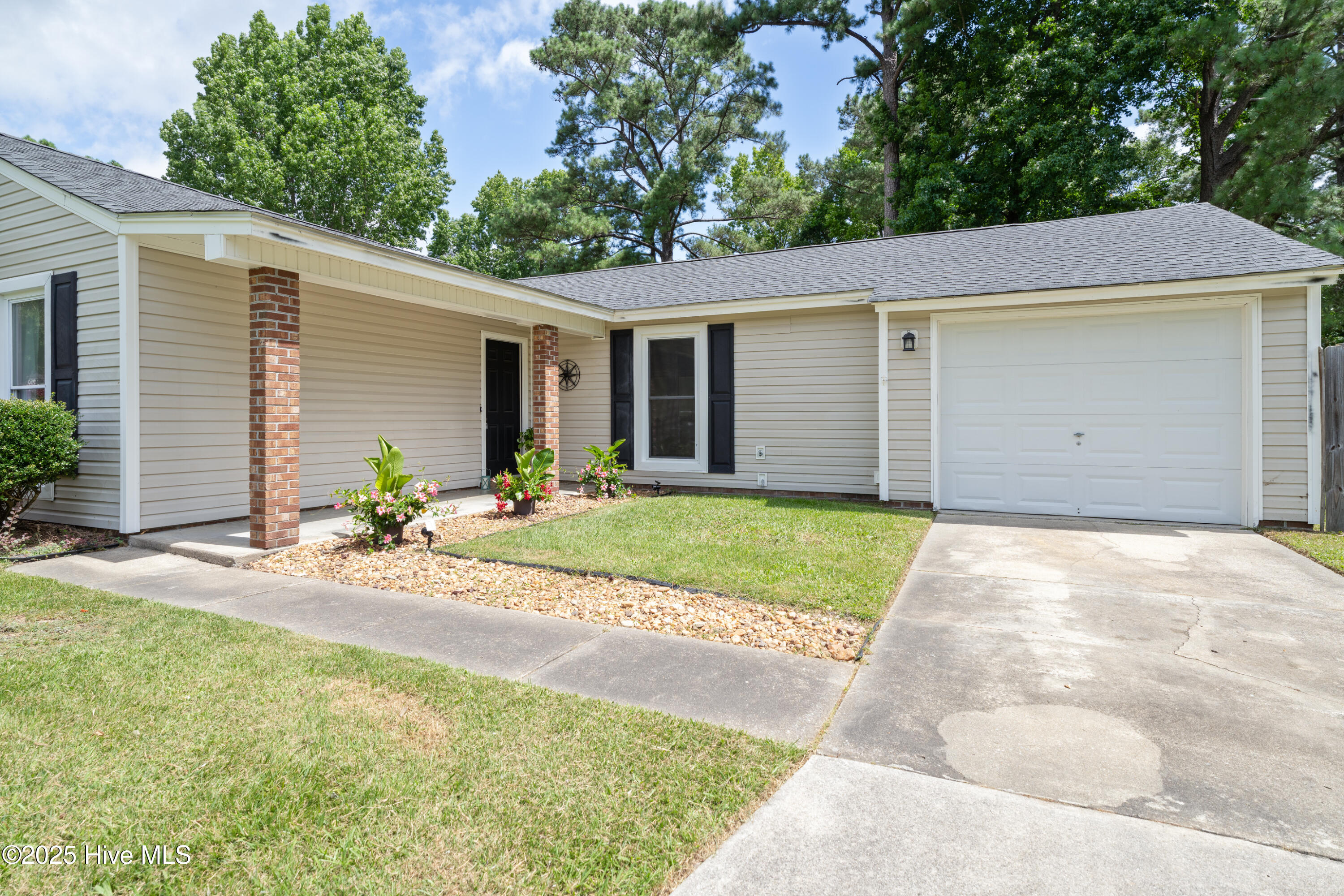 103 Woodside Court Property Photo 3