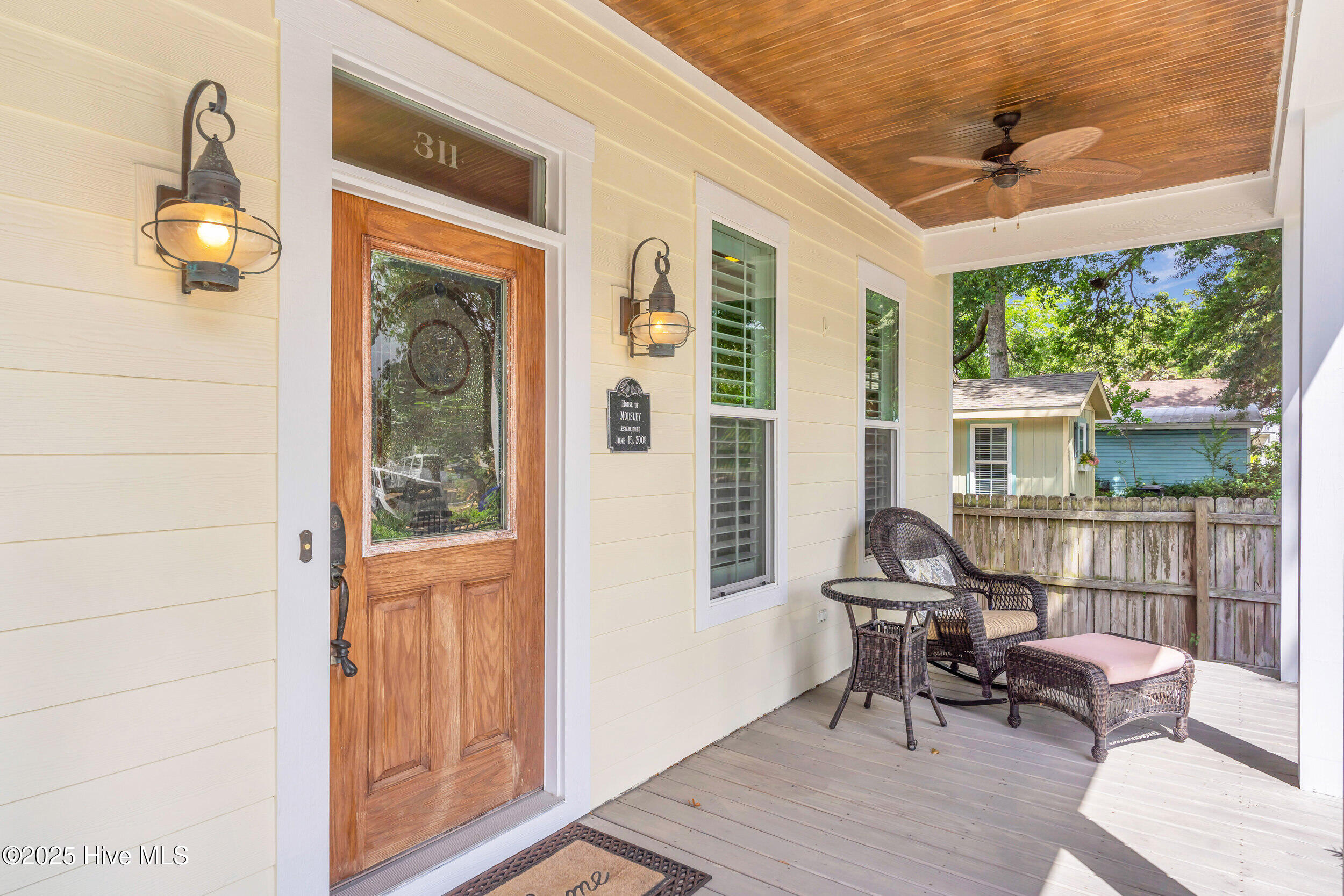 311 College Street Property Photo 5