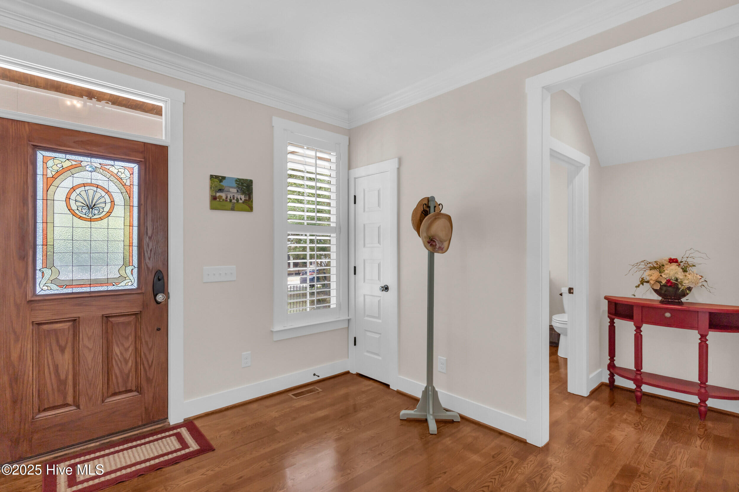 311 College Street Property Photo 6