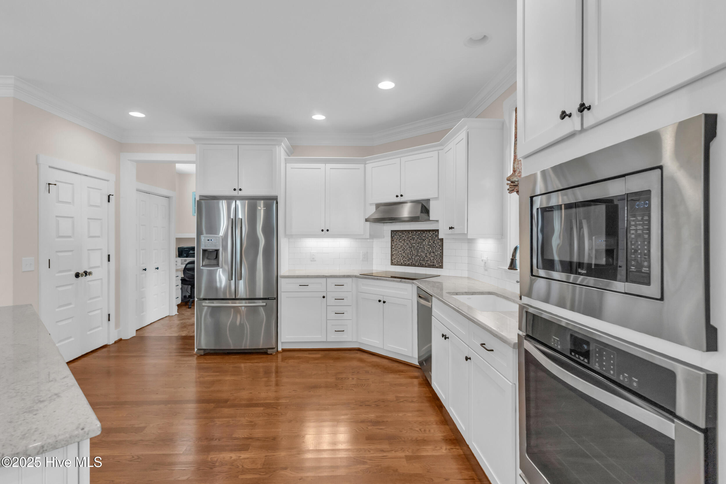 311 College Street Property Photo 7