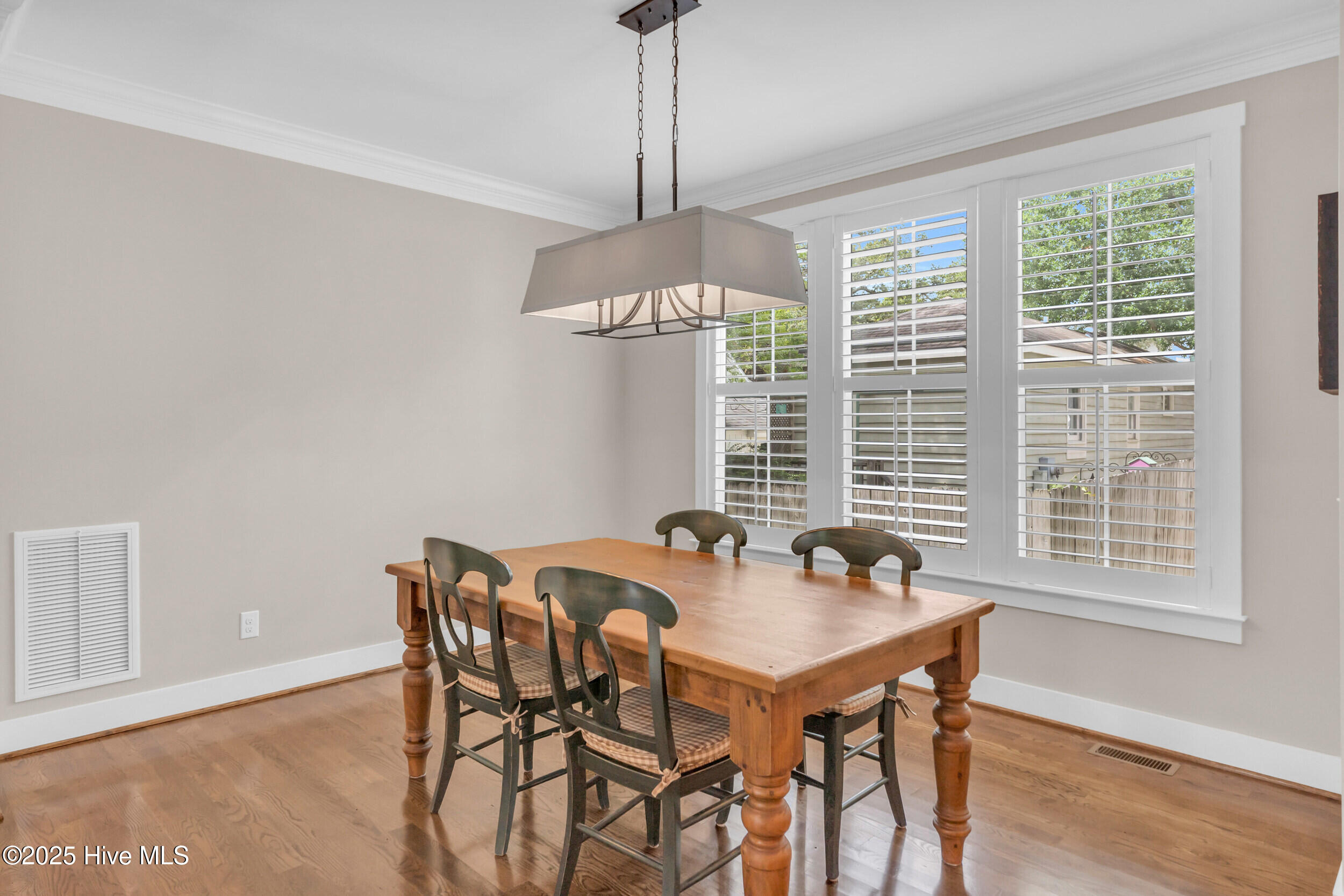 311 College Street Property Photo 16