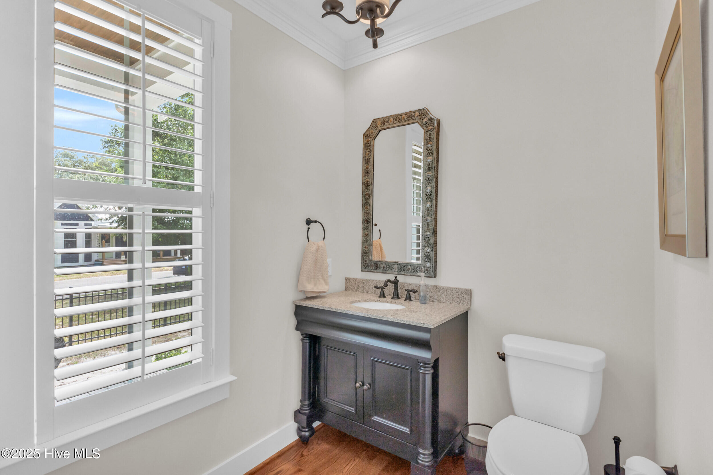 311 College Street Property Photo 18
