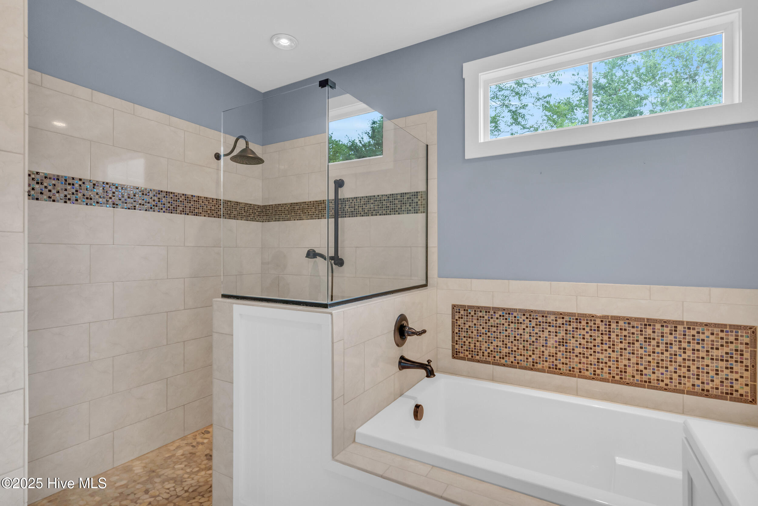 311 College Street Property Photo 24