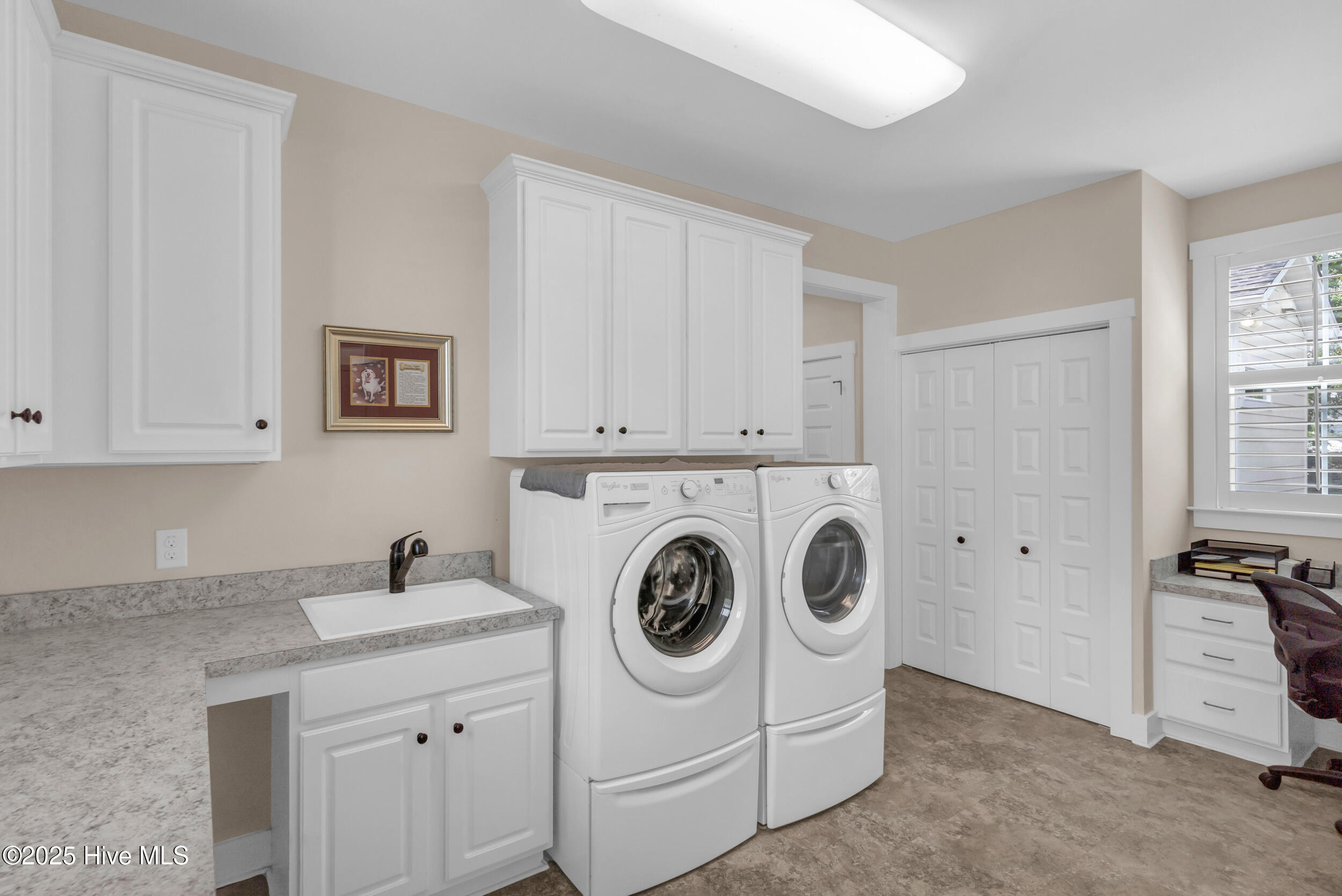 311 College Street Property Photo 32