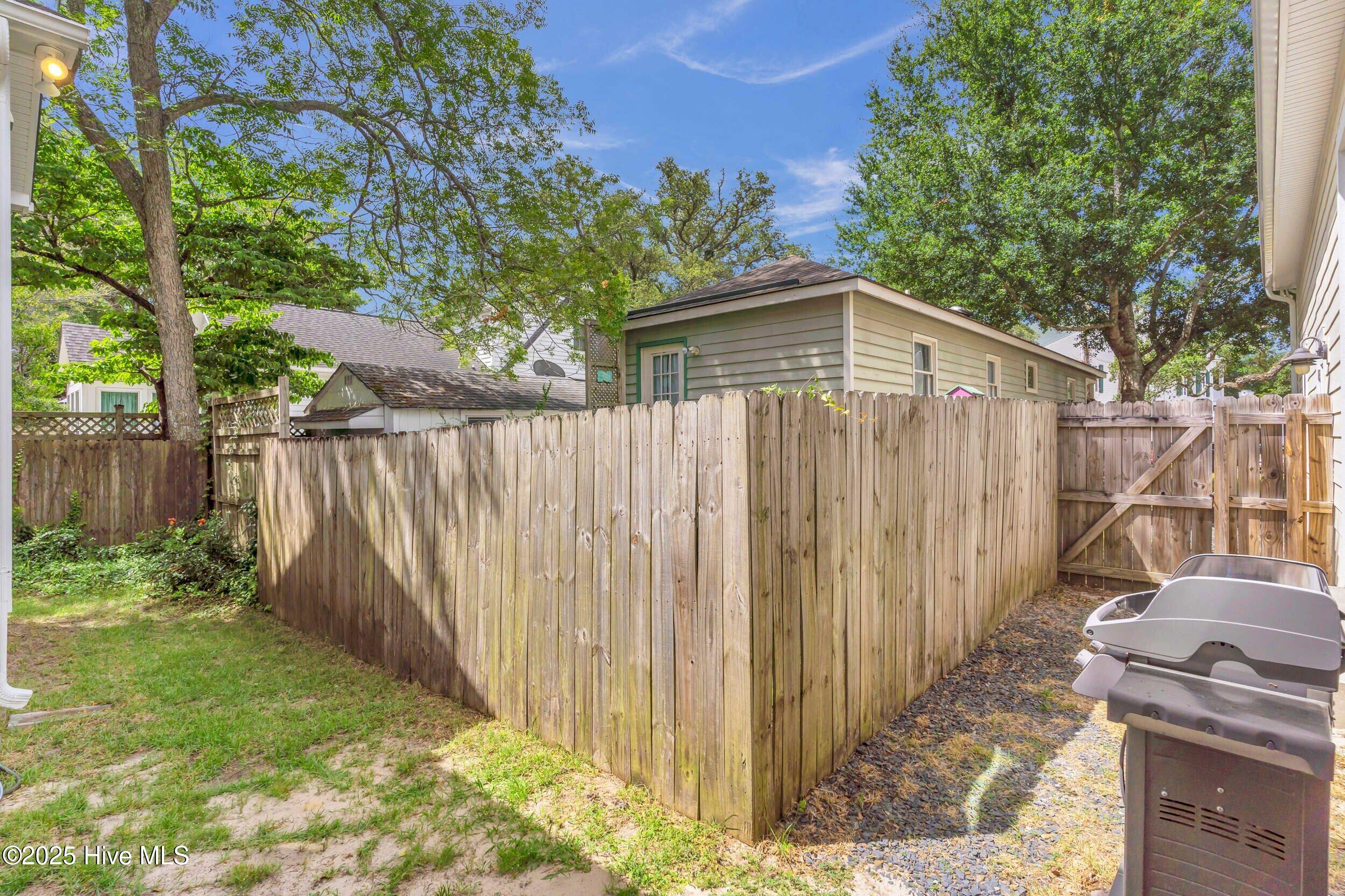 311 College Street Property Photo 36