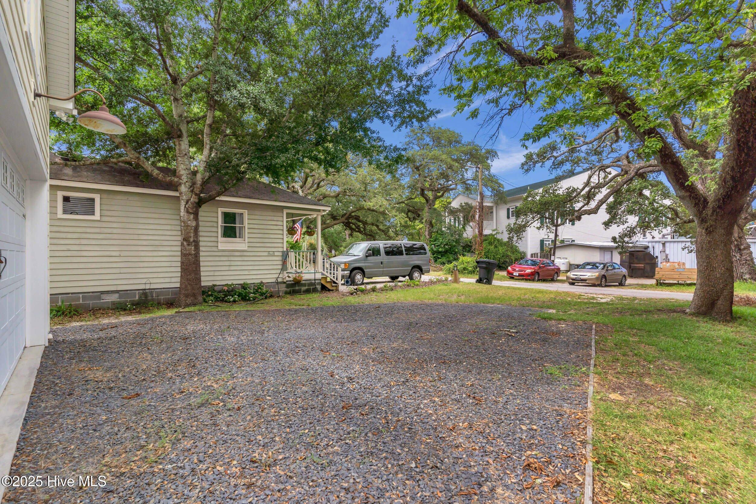 311 College Street Property Photo 39